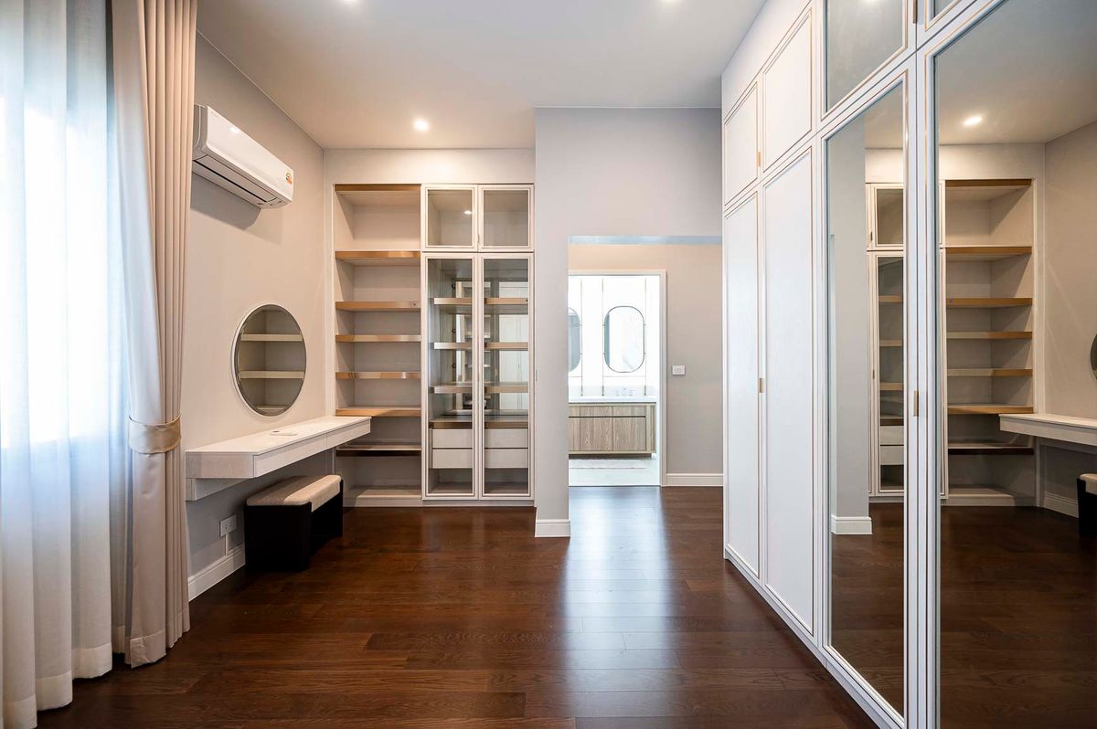 ให้เช่าบ้านพัฒนาการ ศรีนครินทร์ : บ้านเดี่ยวให้เช่า 📍 Narasiri Krungthep Kreetha 📍 5 ห้องนอน 6 ห้องน้ำ เฟอร์นิเจอร์ และ เครื่องใช้ไฟฟ้าครบ 