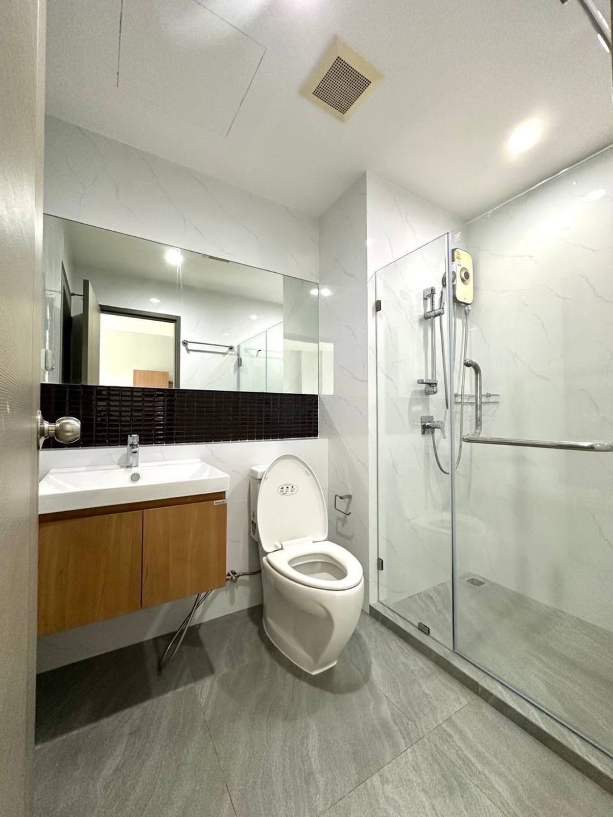 ขายคอนโดท่าพระ ตลาดพลู วุฒากาศ : The Tempo Grand Sathorn Wutthakat【𝐒𝐄𝐋𝐋 & 𝐑𝐄𝐍𝐓】🔥ดีไซน์ทันสมัยเรียบง่าย แต่ดูดีทุกมุม ฟังก์ชันครบ ตอบโจทย์ทุกไลฟ์สไตล์การใช้ชีวิต🔥  ติดต่อไลน์ไอดี: @hacondo