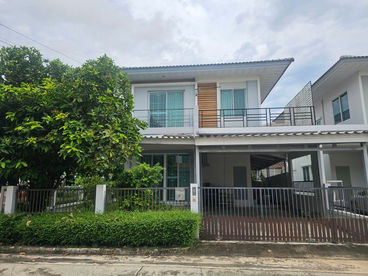 ขายบางนา แบริ่ง ลาซาล : ขายบ้านแฝด หมู่บ้านกรูฟวิลล์ บางนา หลังมุม!!!! 3 ห้องนอน 2 ห้องน้ำ ใกล้เมกาบางนา เข้าออกได้หลายทาง