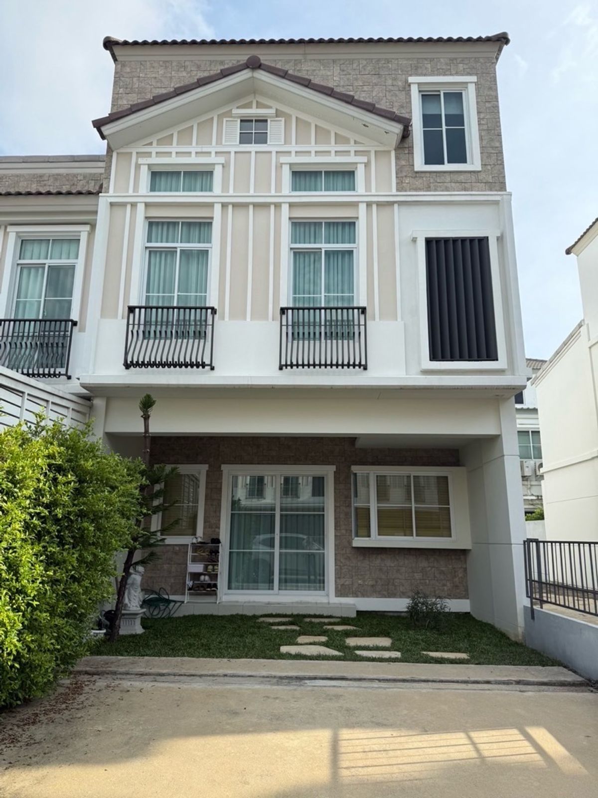 ขายทาวน์โฮมบางนา แบริ่ง ลาซาล : ✴️ForSale ✴️ Indy บางนา- รามคำแหง2 • ใกล้เมกะ บางนา ‼️ ตรงข้ามนานาชาติ Dulwich⚡️Duplex  ✅ บ้านติดสวนและคลับเฮาส์ | สภาพดีมาก**