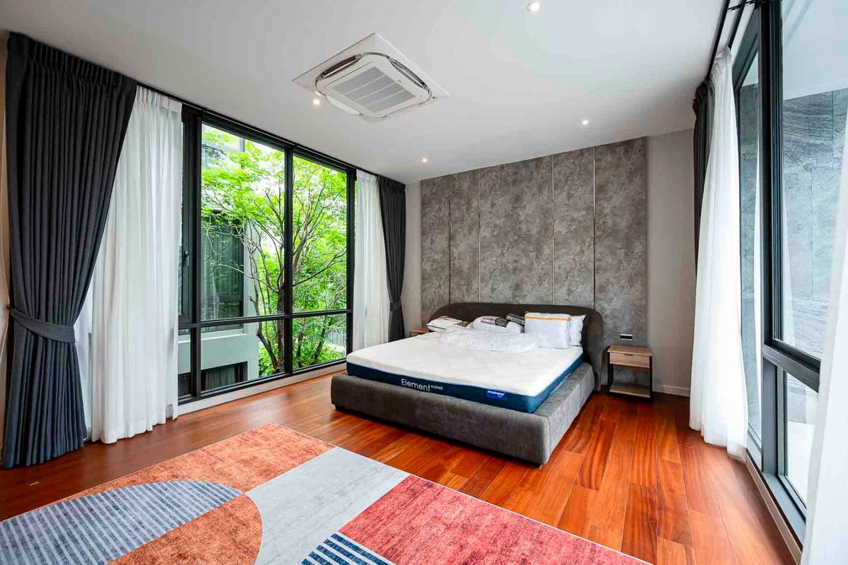 ให้เช่าบ้านพัฒนาการ ศรีนครินทร์ : บ้านเดี่ยวให้เช่า ✨ Bugaan Pattanakarn ✨ 4 ห้องนอน 5 ห้องน้ำ เฟอร์นิเจอร์ และ เครื่องใช้ไฟฟ้าครบ 