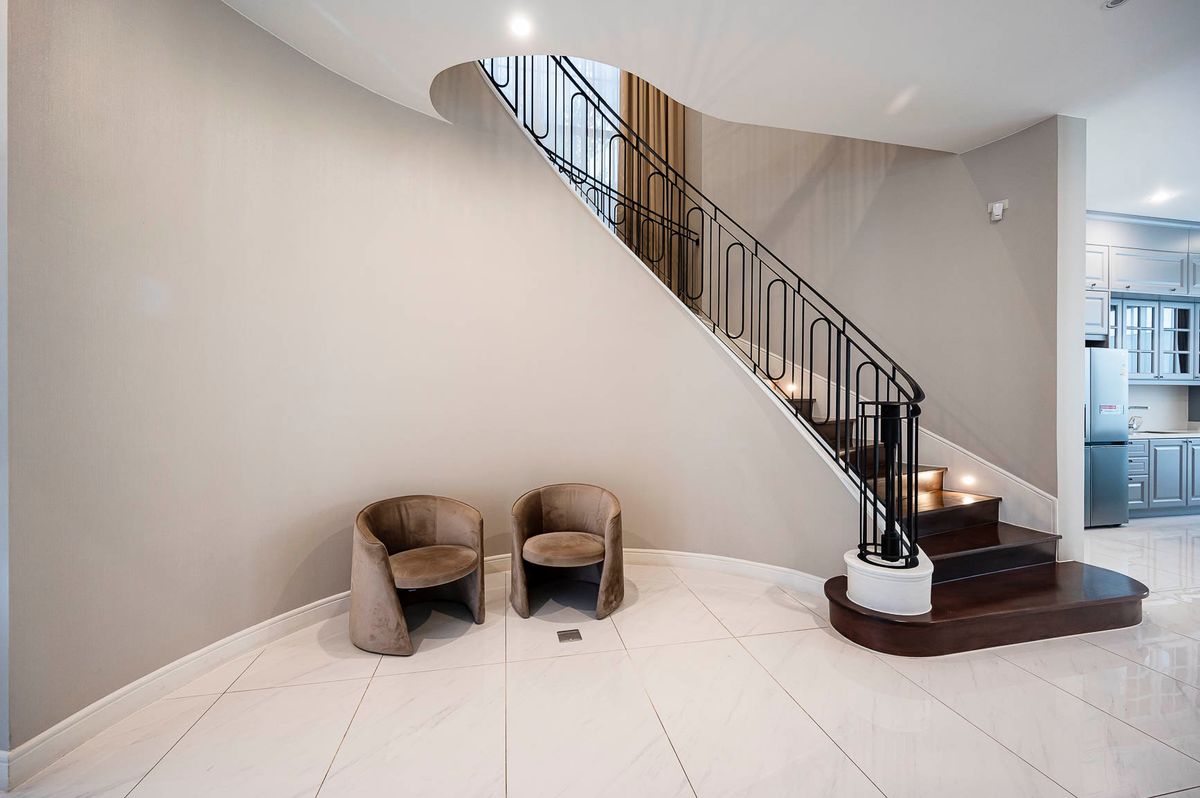 ให้เช่าบ้านพัฒนาการ ศรีนครินทร์ : บ้านเดี่ยวให้เช่า 📍 Narasiri Krungthep Kreetha 📍 5 ห้องนอน 6 ห้องน้ำ เฟอร์นิเจอร์ และ เครื่องใช้ไฟฟ้าครบ 