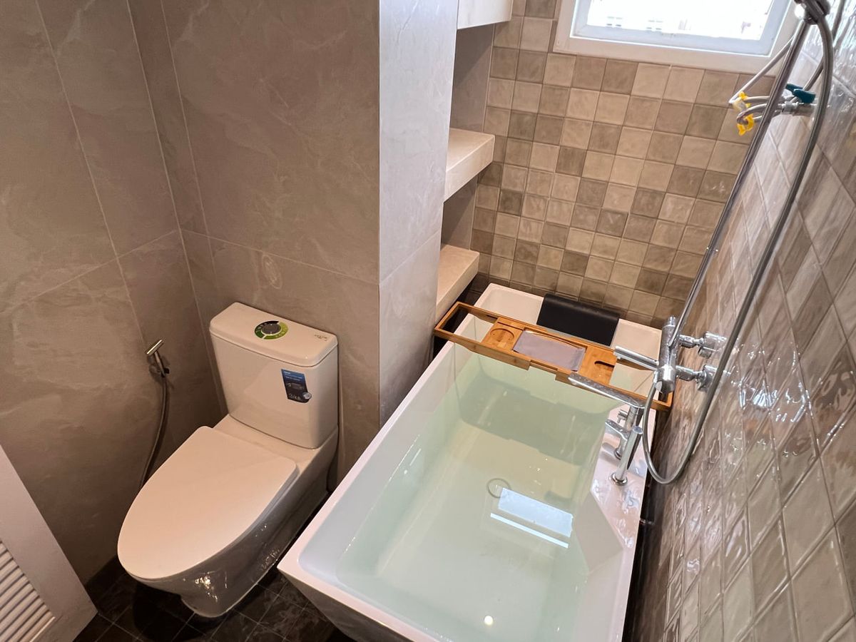 For SaleCondoSilom, Saladaeng, Bangrak : Surawong City Resort【𝐒𝐄𝐋𝐋 & 𝐑𝐄𝐍𝐓】🔥Beautiful, warm resort-style rooms with a natural feel but urban functionality🔥  Contact Line ID: @hacondo