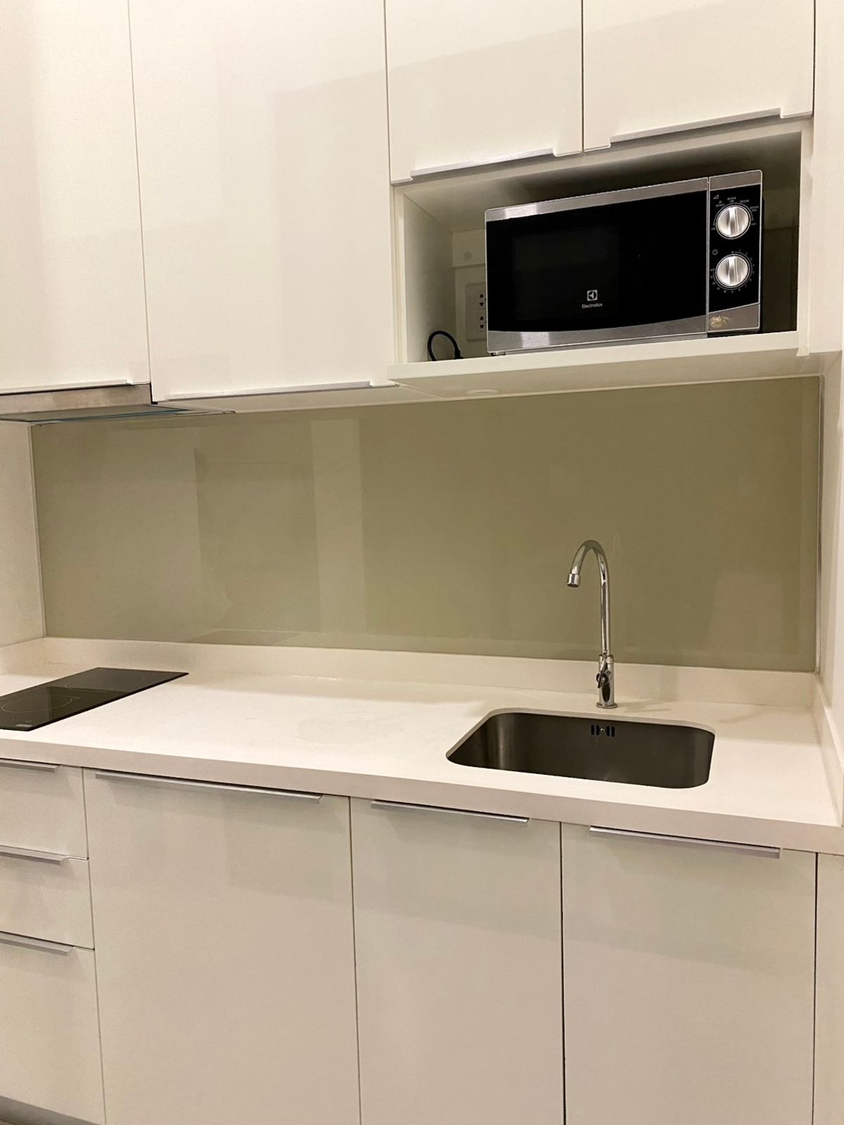 ให้เช่าคอนโดพระราม 9 เพชรบุรีตัดใหม่ RCA : ให้เช่า 📍 Chewathai Residence Asoke 📍 ใกล้ MRT พระราม 9 เฟอร์นิเจอร์ และ เครื่องใช้ไฟฟ้าครบ 