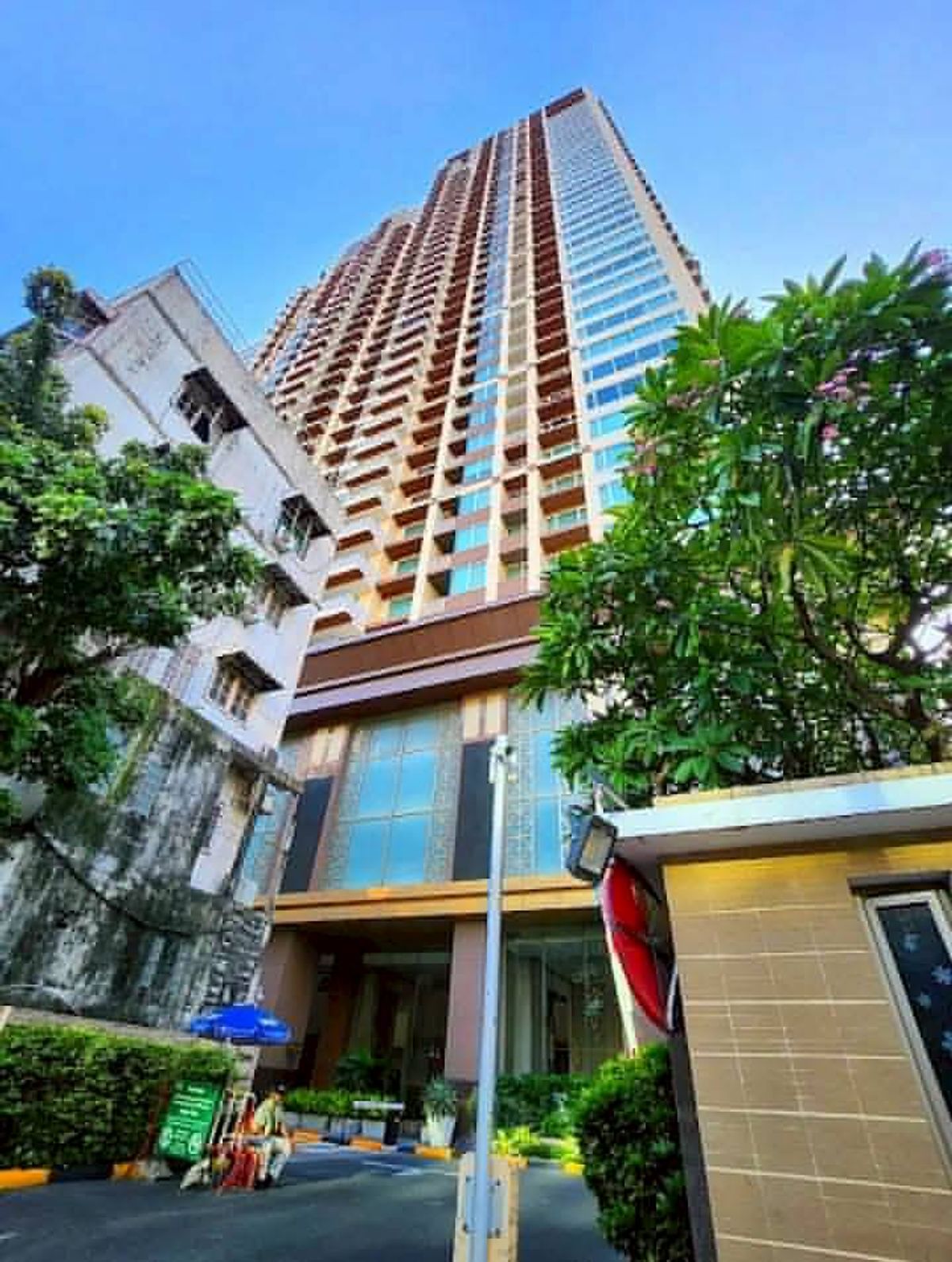 ขายคอนโดสาทร นราธิวาส : ขาย The Empire Place สาทร Luxury Penthouse พื้นที่ใช้สอย 370.87 ตารางเมตร 3 ห้องนอน 3 ห้องน้ำพร้อมสระว่ายน้ำ ถนนนราธิวาส ราชนครินทร์ แขวงยานนาวา เขตสาทร กรุงเทพมหานคร 