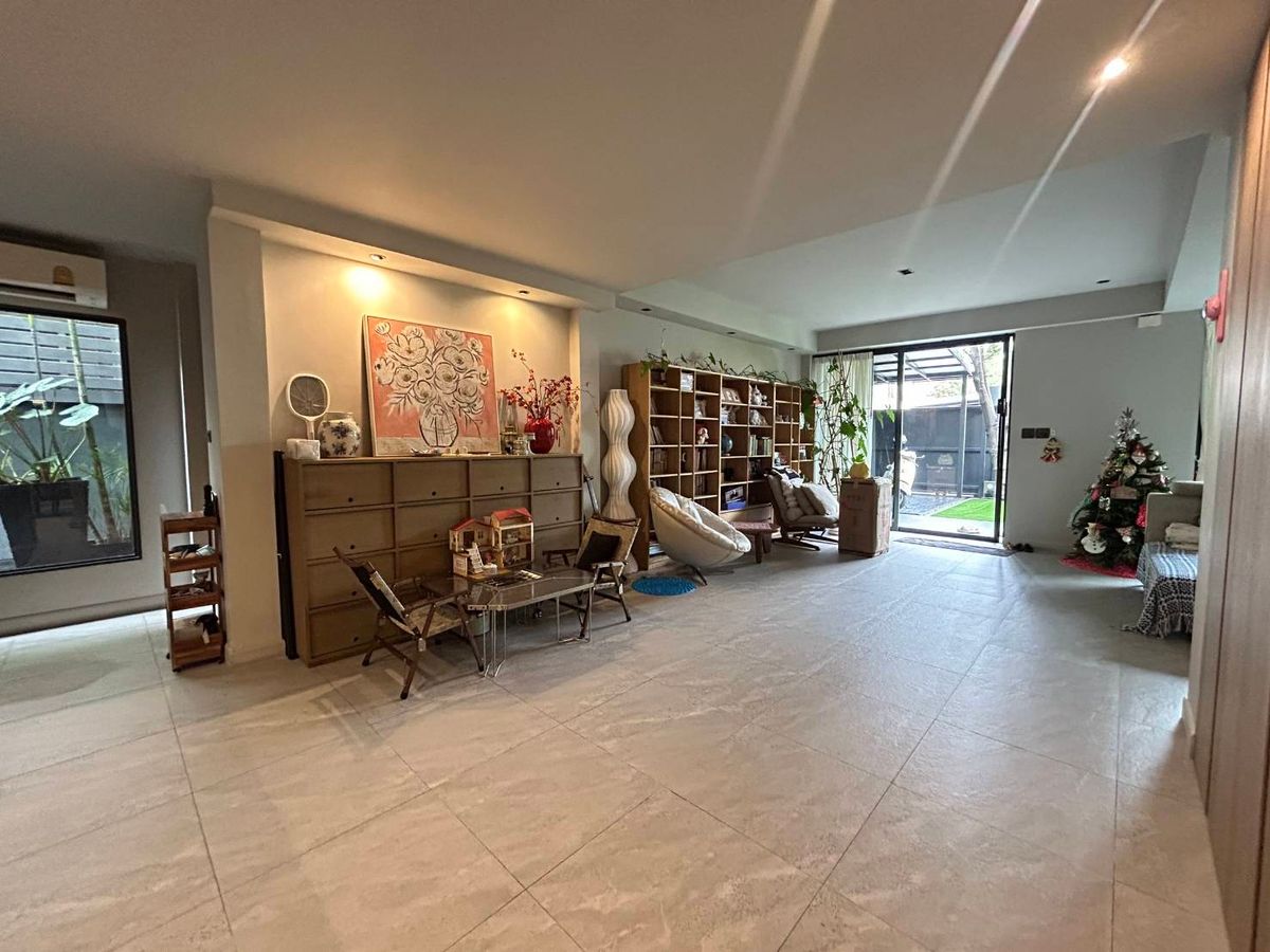 For SaleHouseSukhumvit, Asoke, Thonglor : Detached house, Sukhumvit zone, near BTS. Phra Khanong only 4 minutes