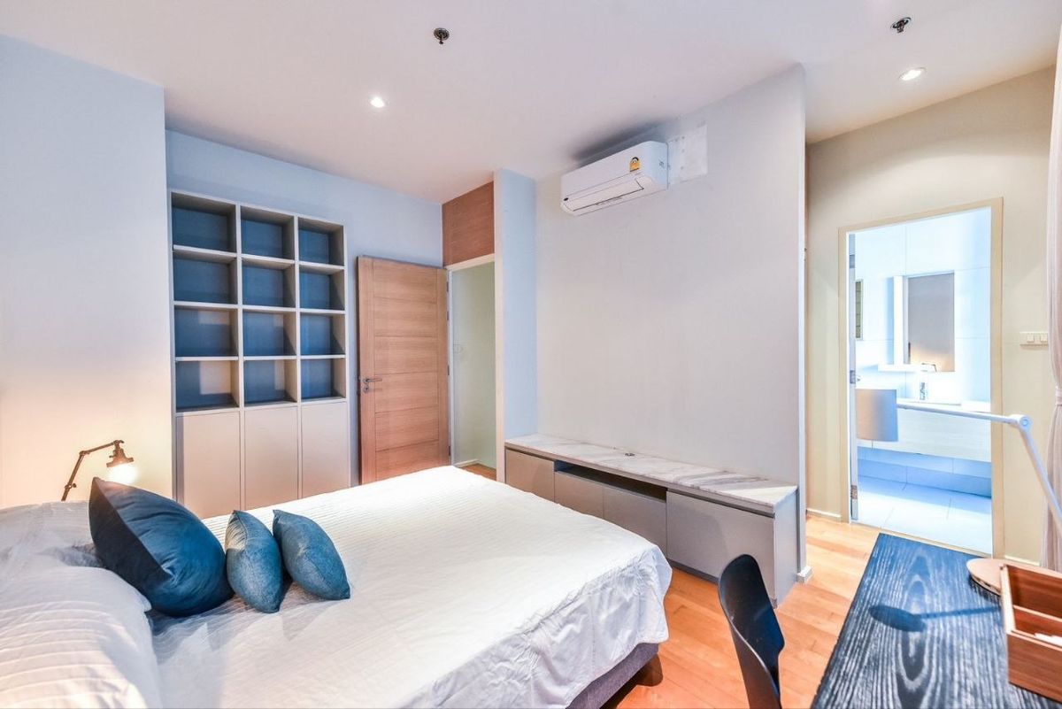 For RentCondoRatchathewi,Phayathai : Villa Rachatewi【𝐑𝐄𝐍𝐓】🔥Luxury design completes your living space, with light to please content creators.🔥  Contact Line ID: @hacondo