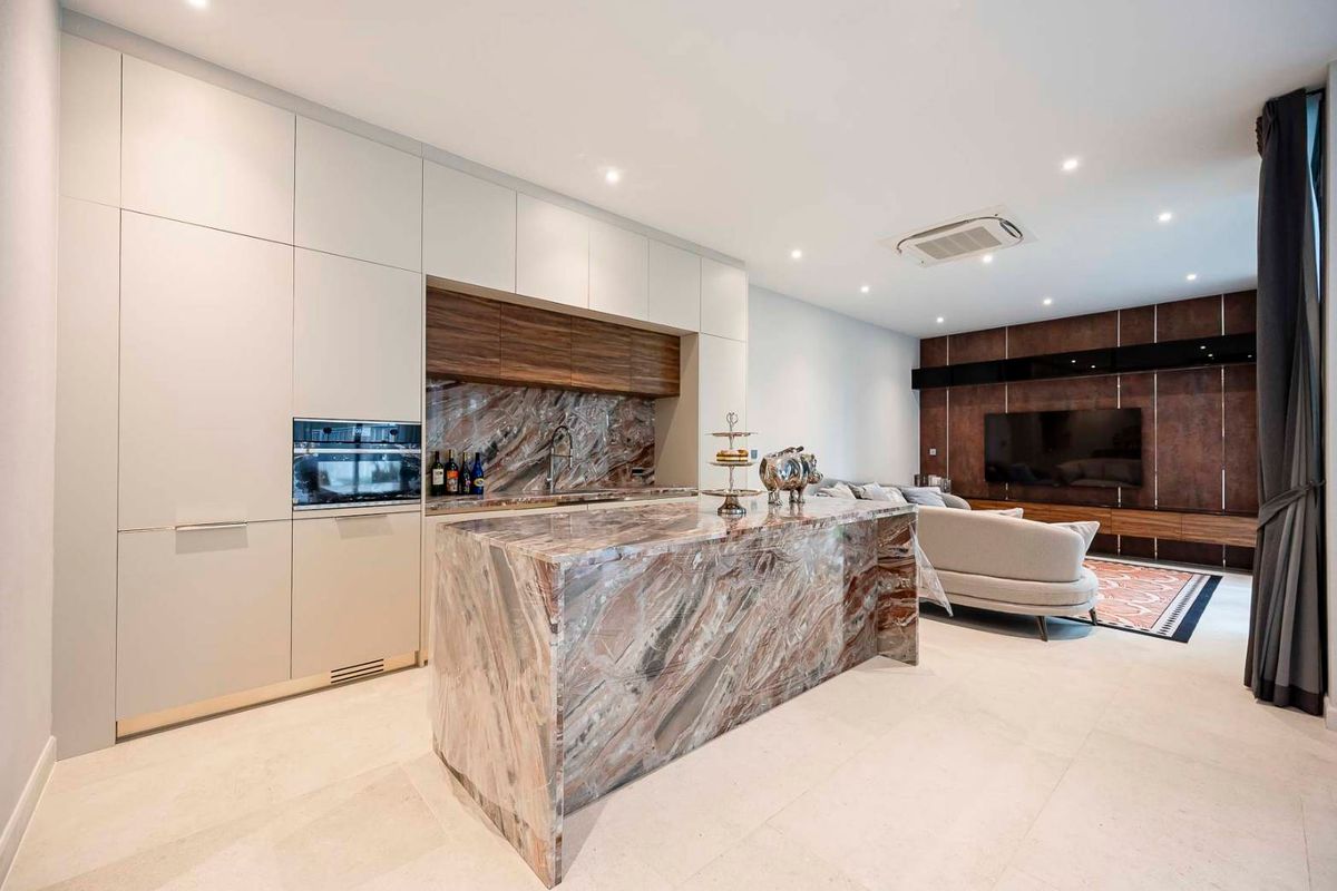 ให้เช่าบ้านพัฒนาการ ศรีนครินทร์ : บ้านเดี่ยวให้เช่า ✨ Bugaan Pattanakarn ✨ 4 ห้องนอน 5 ห้องน้ำ เฟอร์นิเจอร์ และ เครื่องใช้ไฟฟ้าครบ 