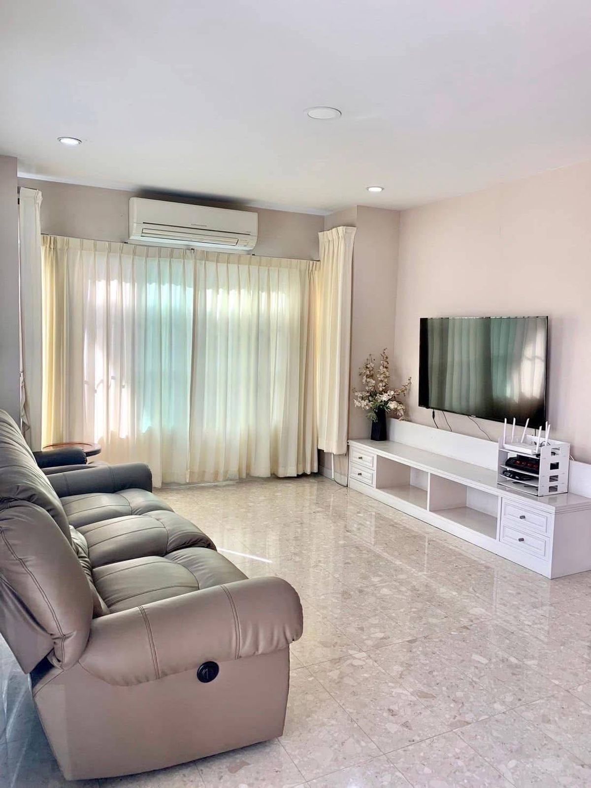 ให้เช่าบ้านพัฒนาการ ศรีนครินทร์ : บ้านเดี่ยวให้เช่า 📍 Nantawan Suanluang Rama 9 📍 4 ห้องนอน 3 ห้องน้ำ เฟอร์นิเจอร์ และ เครื่องใช้ไฟฟ้าครบ 