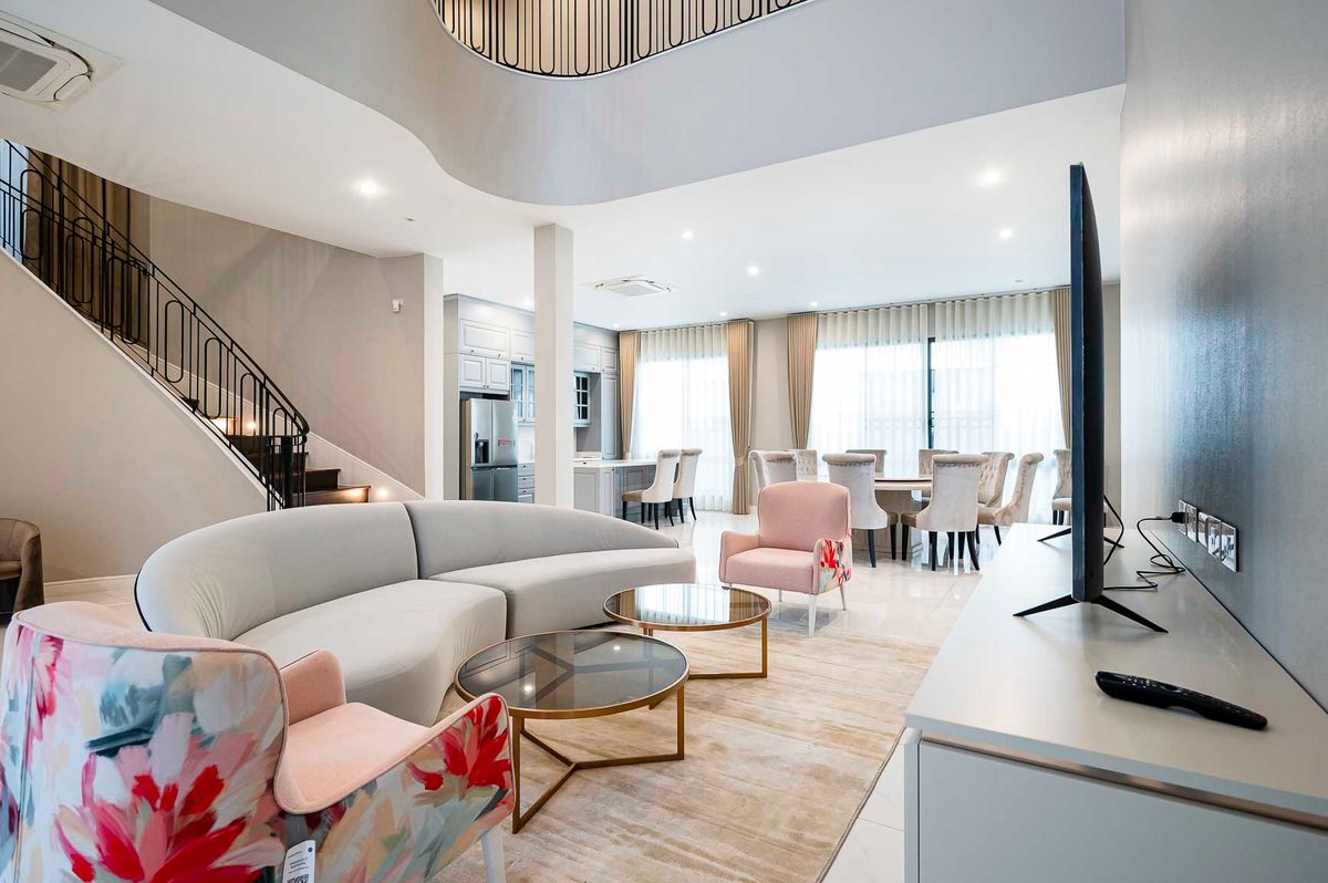 ให้เช่าบ้านพัฒนาการ ศรีนครินทร์ : บ้านเดี่ยวให้เช่า 📍 Narasiri Krungthep Kreetha 📍 5 ห้องนอน 6 ห้องน้ำ เฟอร์นิเจอร์ และ เครื่องใช้ไฟฟ้าครบ 