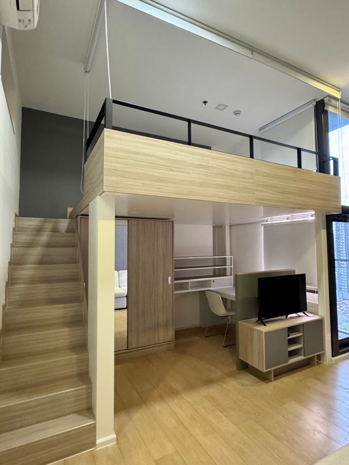 ให้เช่าคอนโดพระราม 9 เพชรบุรีตัดใหม่ RCA : ให้เช่า 📍 Chewathai Residence Asoke 📍 ใกล้ MRT พระราม 9 เฟอร์นิเจอร์ และ เครื่องใช้ไฟฟ้าครบ 