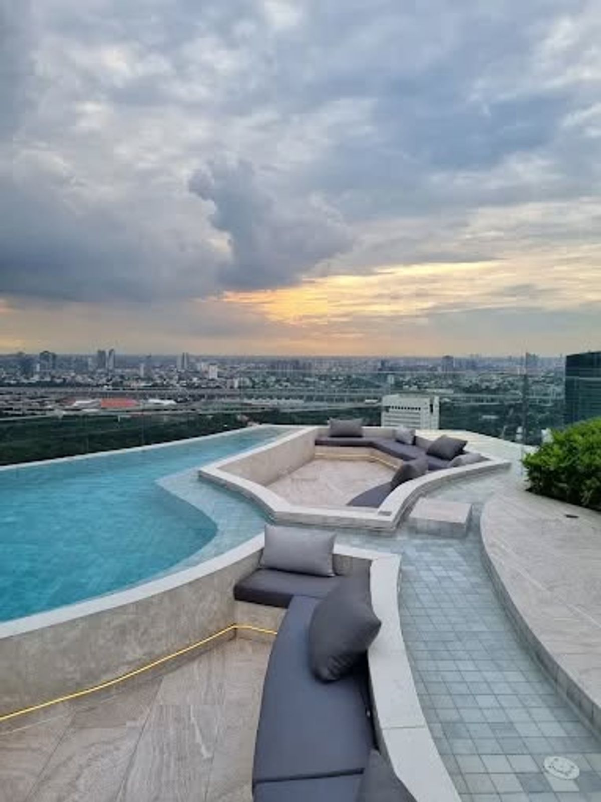 For SaleCondoLadprao, Central Ladprao : Life Ladprao Valley 35 sq.m., 19th floor, Chatuchak Park view