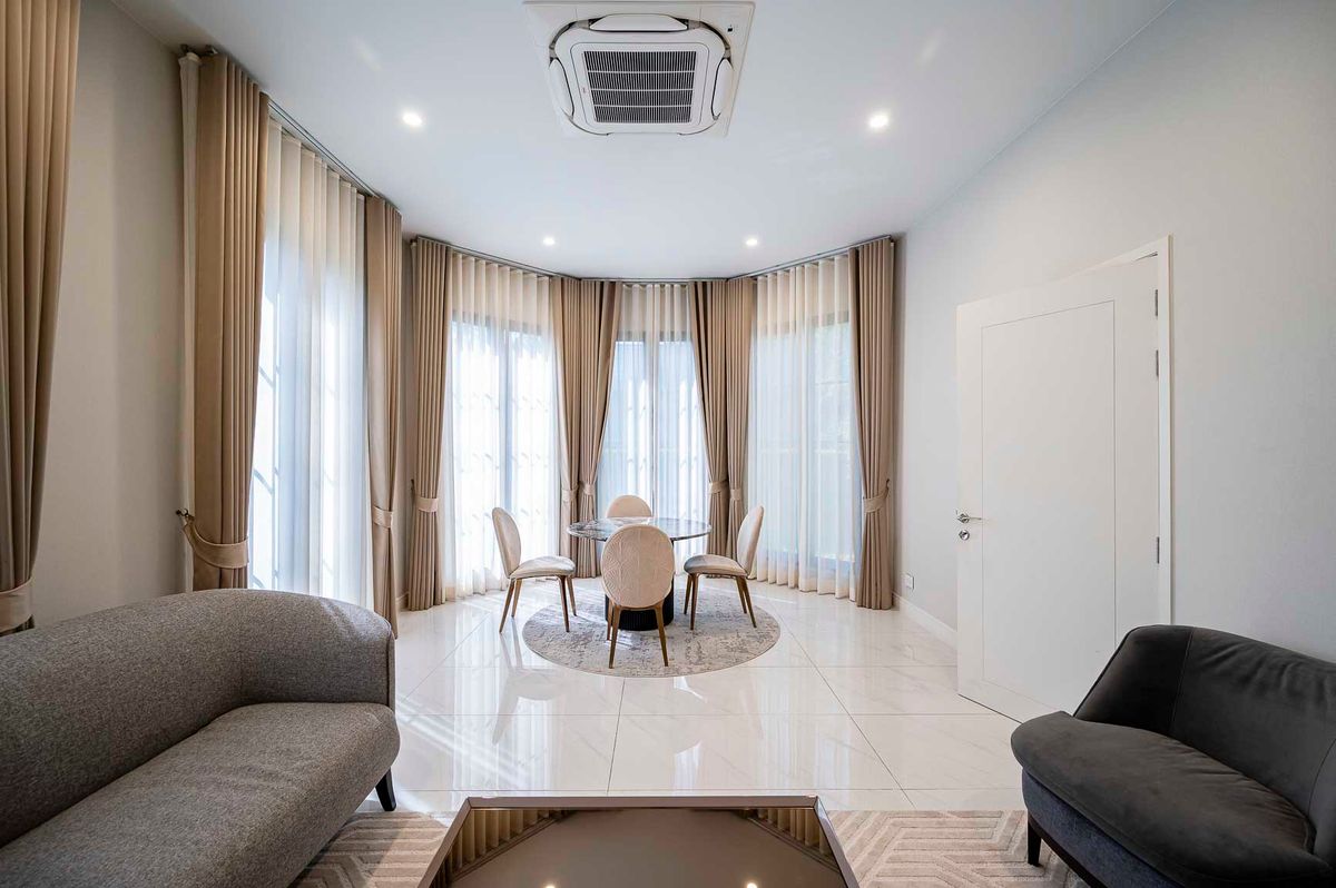 ให้เช่าบ้านพัฒนาการ ศรีนครินทร์ : บ้านเดี่ยวให้เช่า 📍 Narasiri Krungthep Kreetha 📍 5 ห้องนอน 6 ห้องน้ำ เฟอร์นิเจอร์ และ เครื่องใช้ไฟฟ้าครบ 