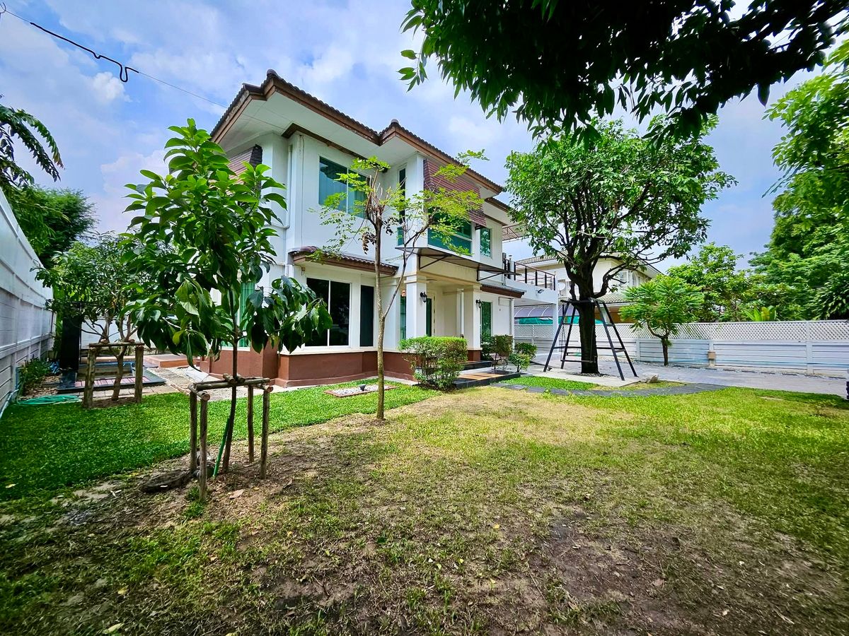 ให้เช่าบ้านลาดพร้าว เซ็นทรัลลาดพร้าว : ให้เช่าบ้านเดี่ยว 2 ชั้น Baan Ladprao 2 – ทำเลทอง เลียบด่วนเอกมัย–รามอินทรา บ้านหลังใหญ่ บรรยากาศร่มรื่น พื้นที่กว้างขวาง เหมาะสำหรับครอบครัวใหญ่ และ Pet Friendly