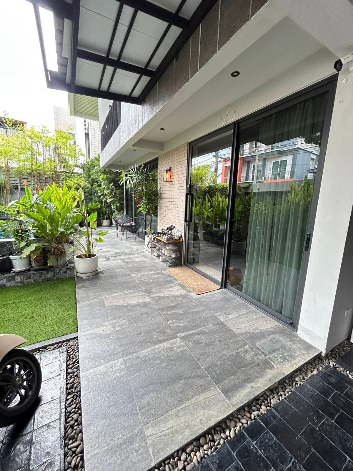 For SaleHouseSukhumvit, Asoke, Thonglor : Detached house, Sukhumvit zone, near BTS. Phra Khanong only 4 minutes