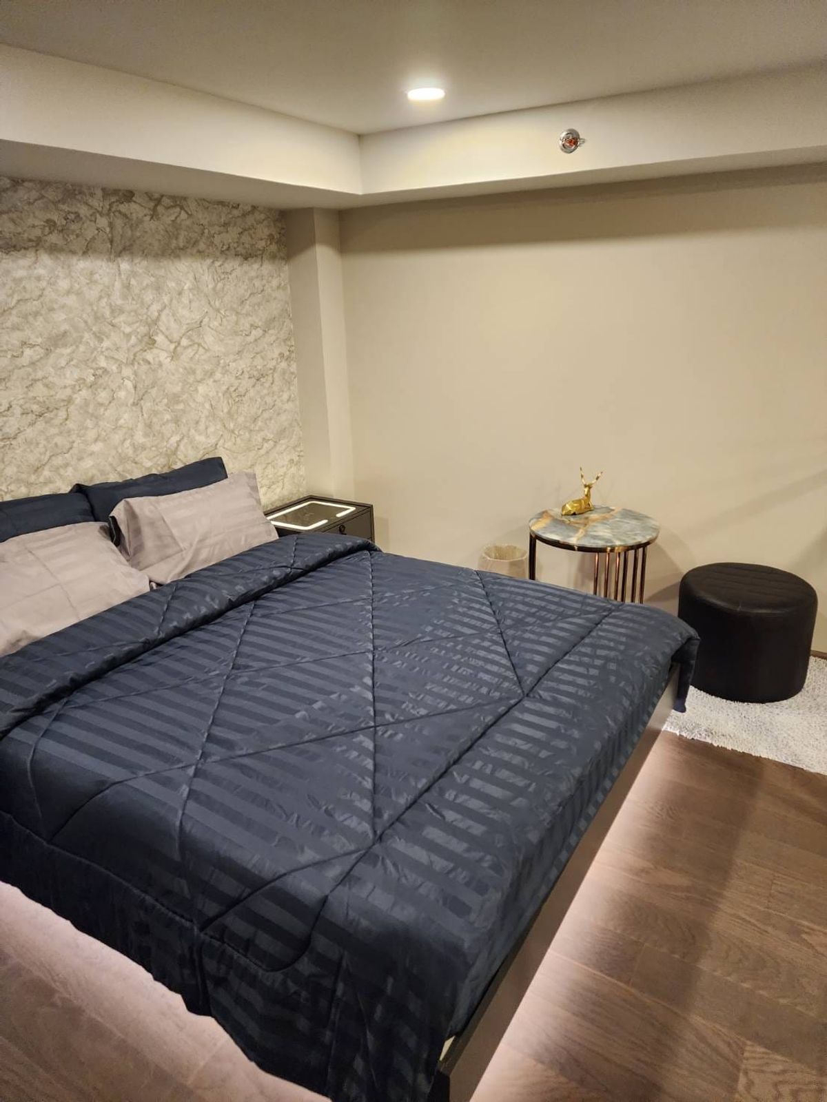 For SaleCondoSiam Paragon ,Chulalongkorn,Samyan : Park Origin Chula Samyan【𝐒𝐄𝐋𝐋 & 𝐑𝐄𝐍𝐓】🔥This room is decorated in a modern luxe style with custom-made built-in furniture.🔥  Contact Line ID: @hacondo