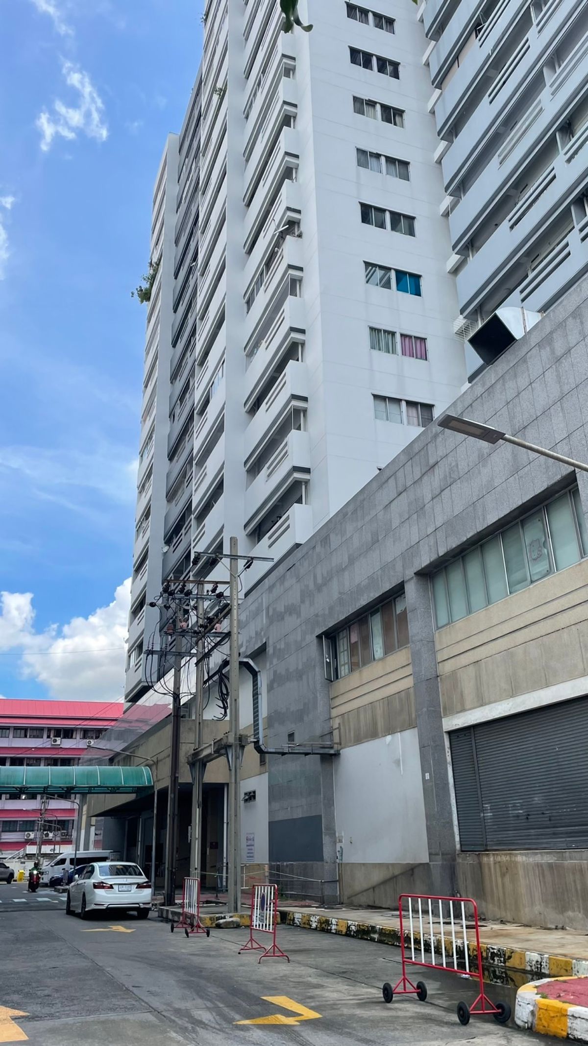 คอนโดบางซื่อ วงศ์สว่าง เตาปูน : ขาย /ให้เช่า คอนโดบ้านประชานิเวศน์  1 ห้องมุม  ใกล้ บองมาร์เช่ มาร์เก็ตพาร์ค และ  สถานีรถไฟฟ้าวัดเสมียนนารี 