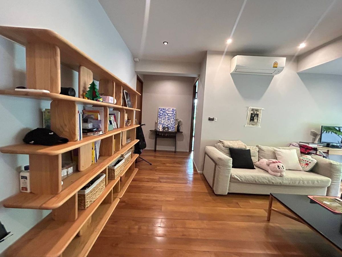 For SaleHouseSukhumvit, Asoke, Thonglor : Detached house, Sukhumvit zone, near BTS. Phra Khanong only 4 minutes