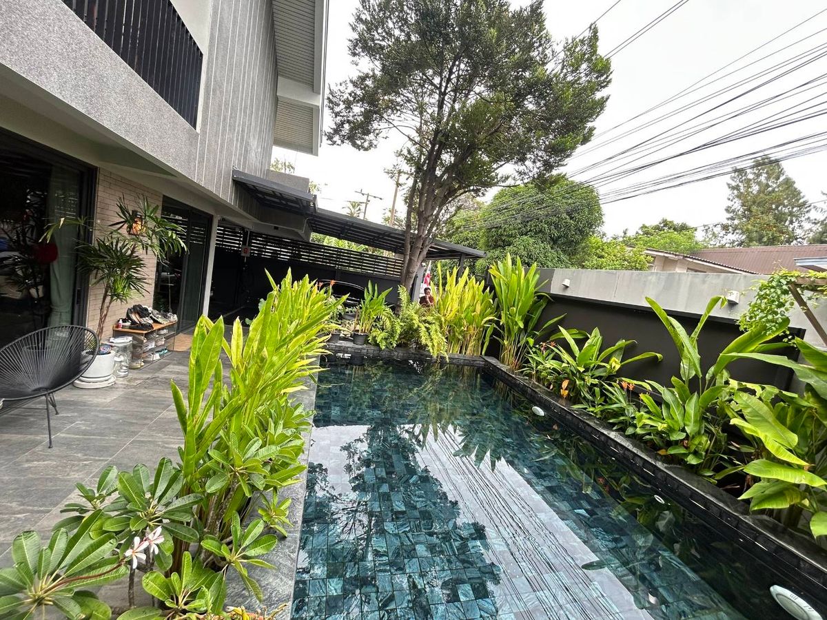 For SaleHouseSukhumvit, Asoke, Thonglor : Detached house, Sukhumvit zone, near BTS. Phra Khanong only 4 minutes