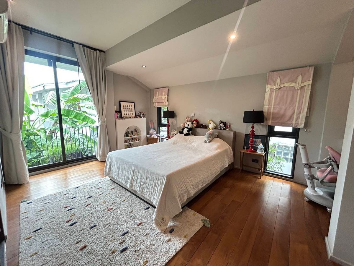 For SaleHouseSukhumvit, Asoke, Thonglor : Detached house, Sukhumvit zone, near BTS. Phra Khanong only 4 minutes