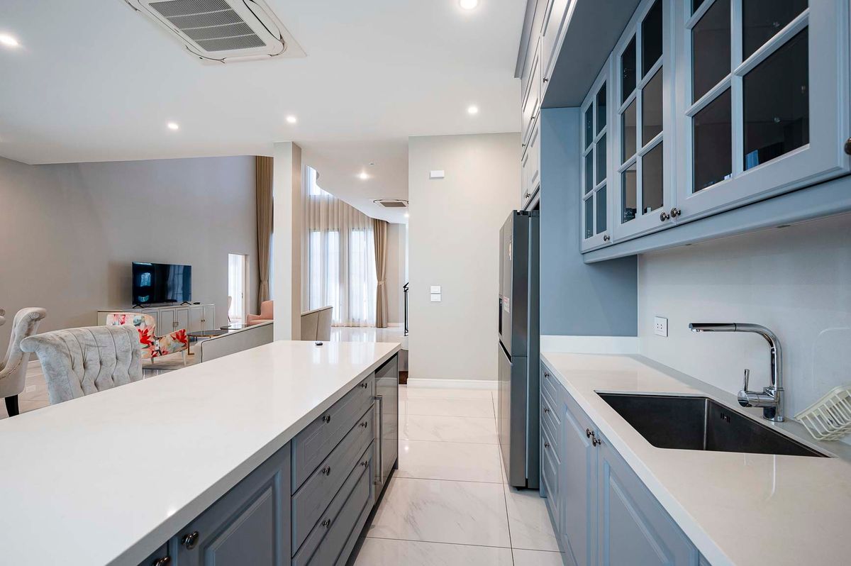 ให้เช่าบ้านพัฒนาการ ศรีนครินทร์ : บ้านเดี่ยวให้เช่า 📍 Narasiri Krungthep Kreetha 📍 5 ห้องนอน 6 ห้องน้ำ เฟอร์นิเจอร์ และ เครื่องใช้ไฟฟ้าครบ 