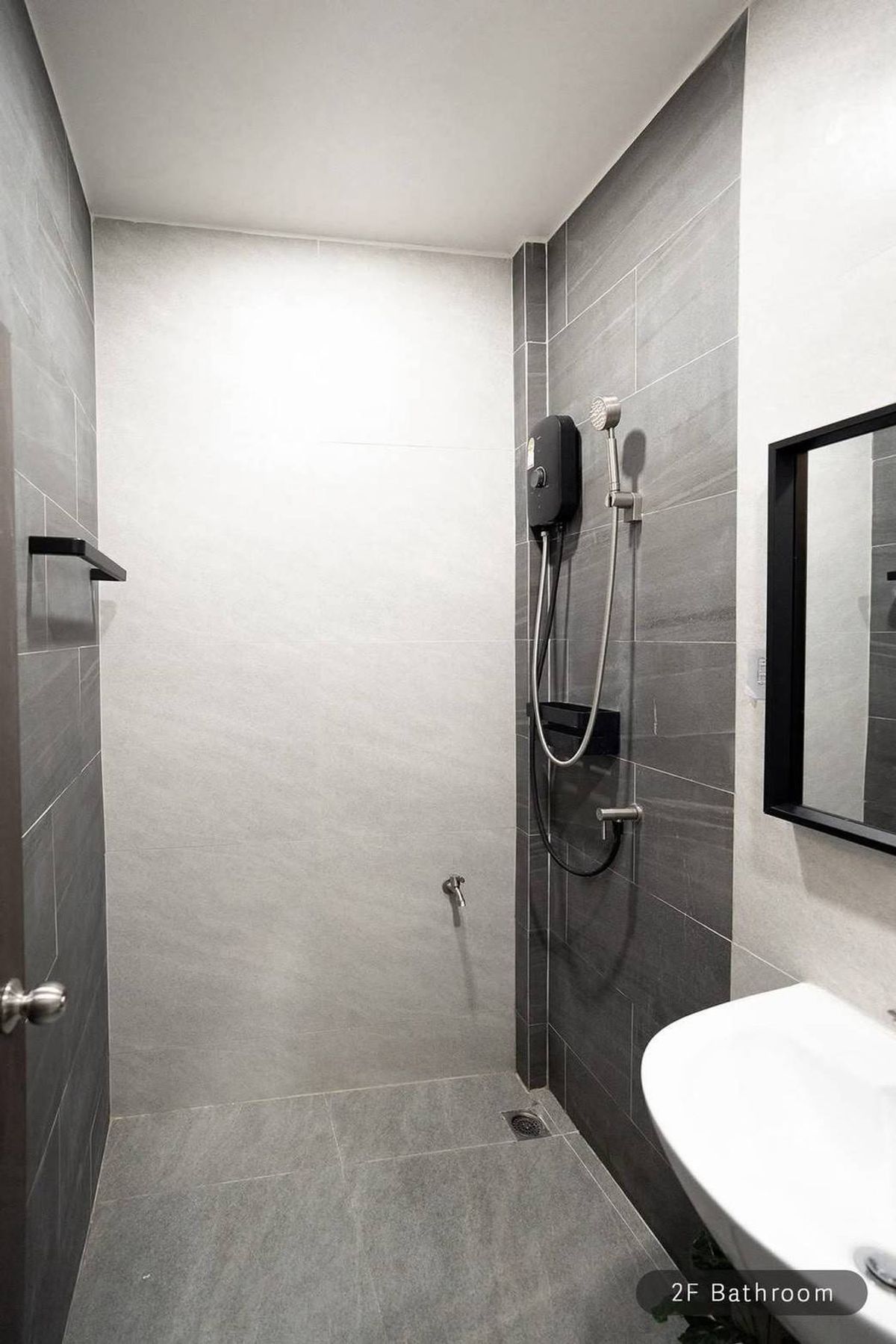 ให้เช่าทาวน์โฮมรัชดา ห้วยขวาง : ทาวน์เฮ้าส์ให้เช่า 📍 Baan Yu Charoen 29 📍 3 ห้องนอน 2 ห้องน้ำ เฟอร์นิเจอร์ และ เครื่องใช้ไฟฟ้าครบ 