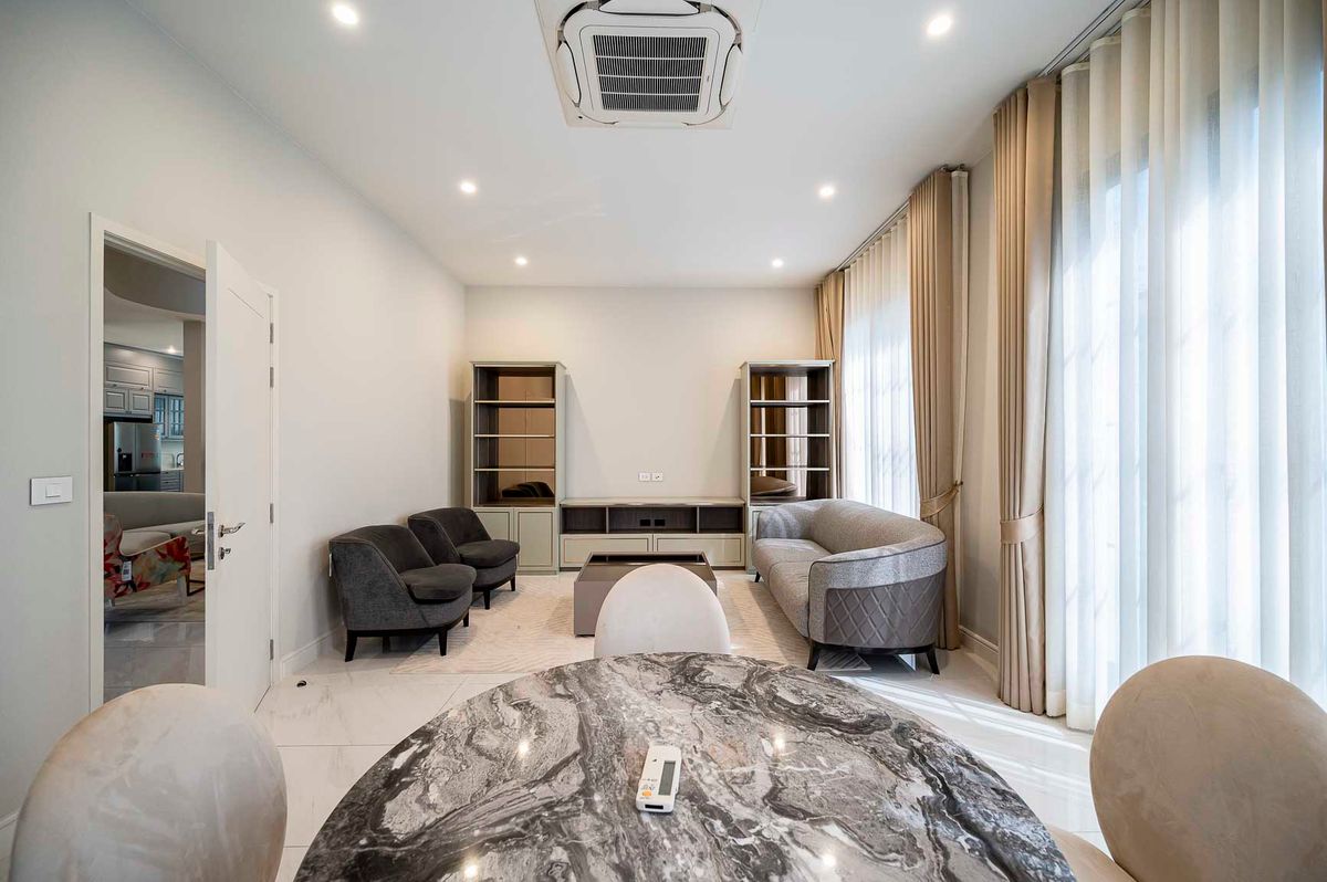 ให้เช่าบ้านพัฒนาการ ศรีนครินทร์ : บ้านเดี่ยวให้เช่า 📍 Narasiri Krungthep Kreetha 📍 5 ห้องนอน 6 ห้องน้ำ เฟอร์นิเจอร์ และ เครื่องใช้ไฟฟ้าครบ 