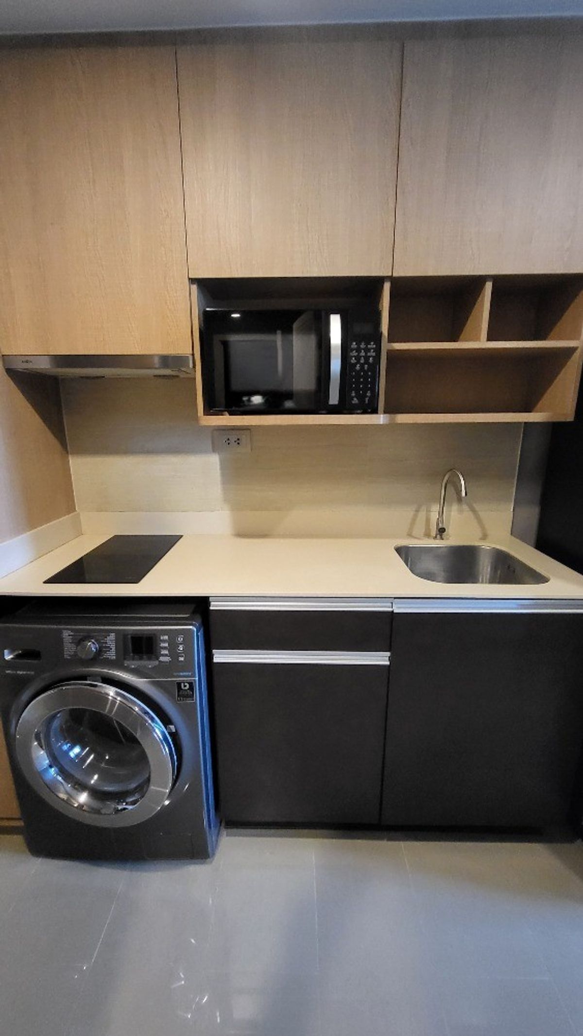 ขายคอนโดราชเทวี พญาไท : Q Chidlom Phetchaburi【𝐒𝐄𝐋𝐋 & 𝐑𝐄𝐍𝐓】🔥คอนโดหรูสไตล์ Futuristic ใจกลางชิดลม พร้อม Sky Lounge และ Co-working space🔥  ติดต่อไลน์ไอดี: @hacondo