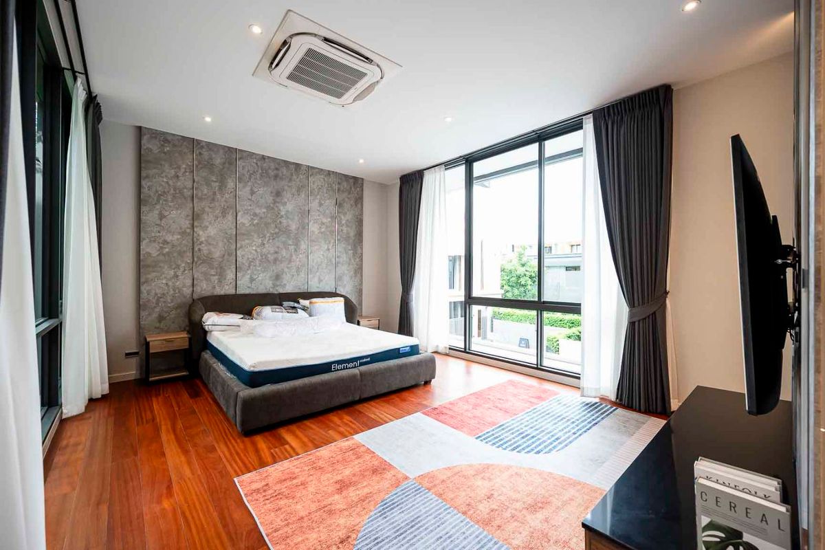 ให้เช่าบ้านพัฒนาการ ศรีนครินทร์ : บ้านเดี่ยวให้เช่า ✨ Bugaan Pattanakarn ✨ 4 ห้องนอน 5 ห้องน้ำ เฟอร์นิเจอร์ และ เครื่องใช้ไฟฟ้าครบ 