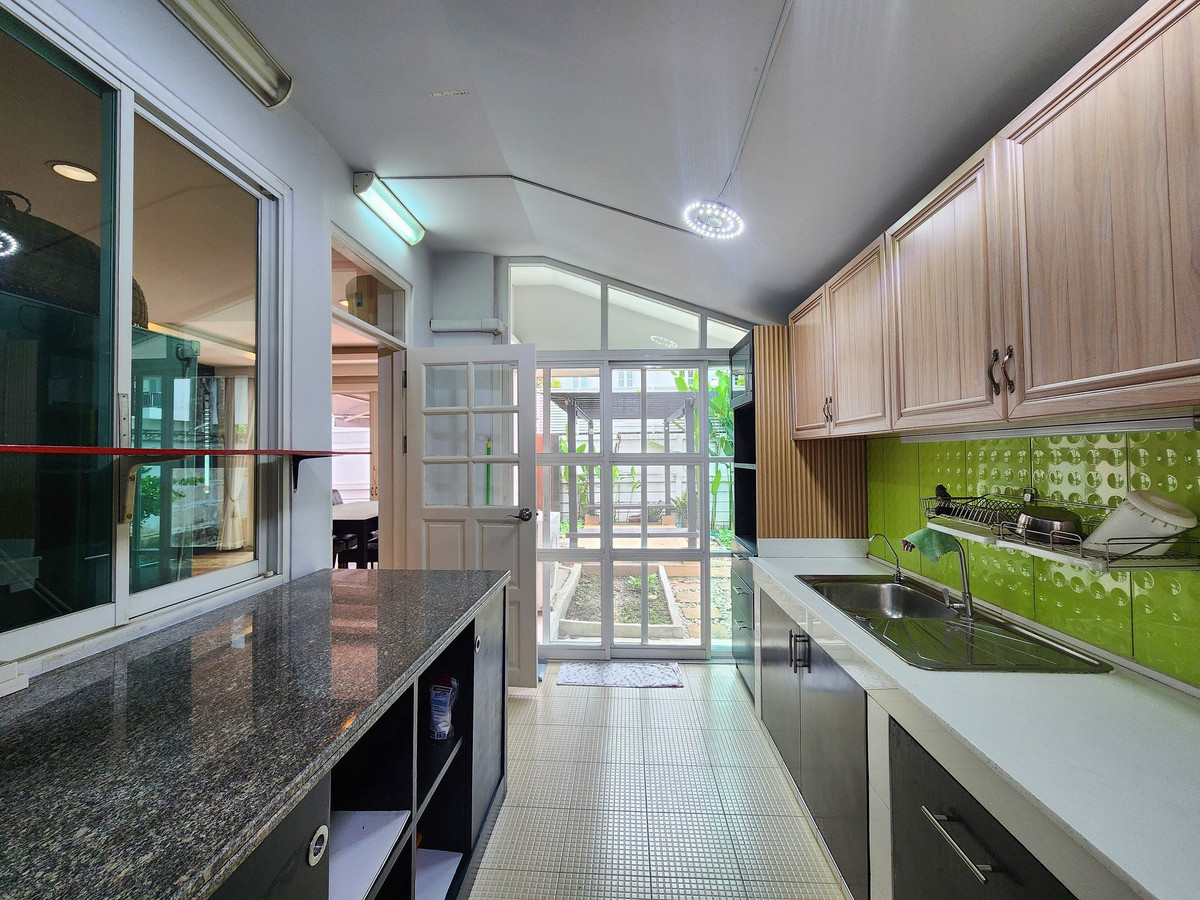 ให้เช่าบ้านลาดพร้าว เซ็นทรัลลาดพร้าว : SK05031 ให้เช่าบ้านลาดพร้าว2  บ้านเดี่ยวหลังใหญ่ พื้นที่เยอะ เลียบทางด่วน เอกมัย - รามอินทรา