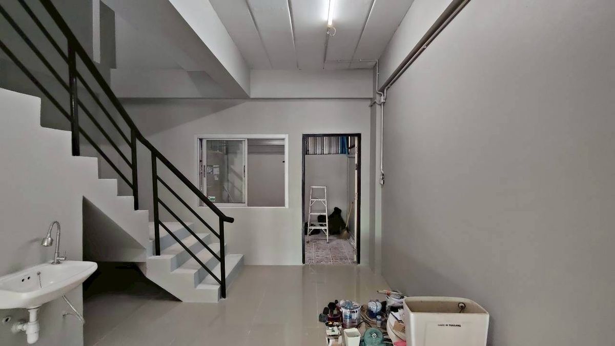 For SaleShop HouseMahachai Samut Sakhon : For Sale: 3.5-Storey Commercial Building – Baan Fahsai