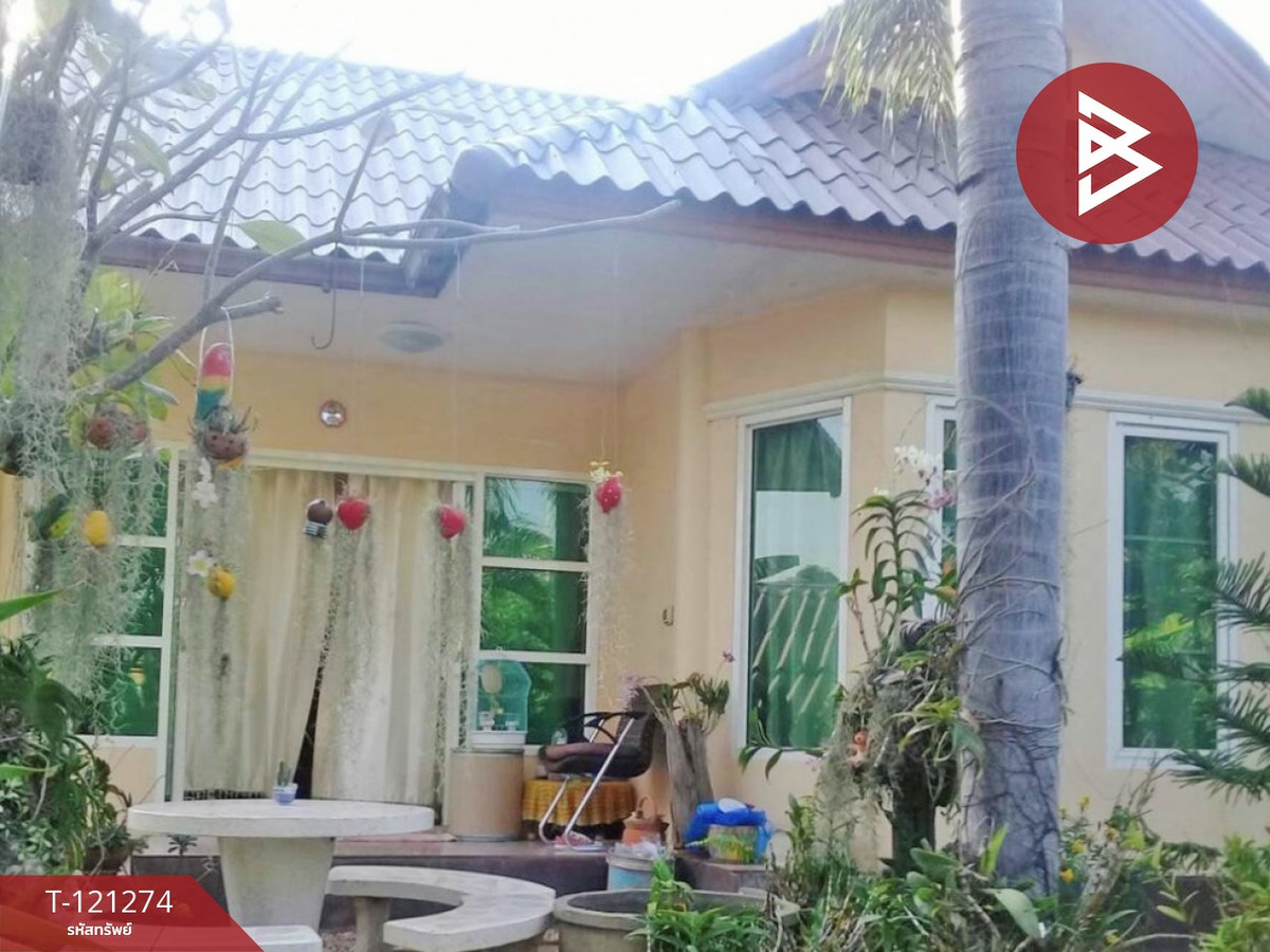 House for sale, area 1 work, 20.6 square wah, Chai Nat Loading...