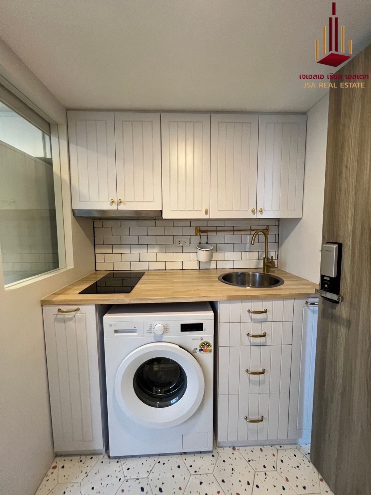 For RentCondoKasetsart, Ratchayothin : ✨ For Rent: Knightsbridge Space Ratchayothin Condo ✨ 💰 ONLY 45,000 THB/Month