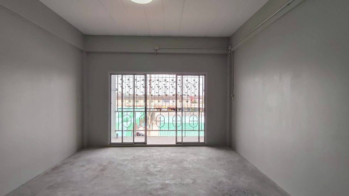 For SaleShop HouseMahachai Samut Sakhon : For Sale: 3.5-Storey Commercial Building – Baan Fahsai