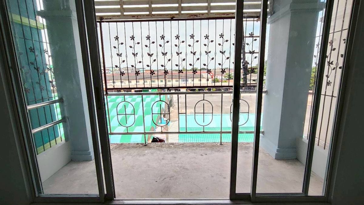 For SaleShop HouseMahachai Samut Sakhon : For Sale: 3.5-Storey Commercial Building – Baan Fahsai