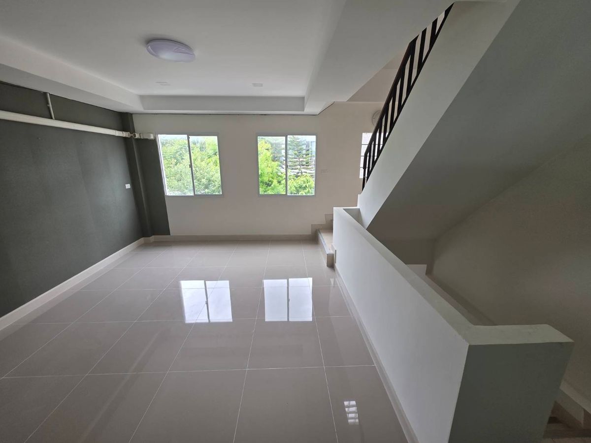 For RentTownhomeVipawadee, Don Mueang, Lak Si : Rent a townhome Chuan Chuen Modus Vibhavadi, near Laksi BTS just 3 minutes