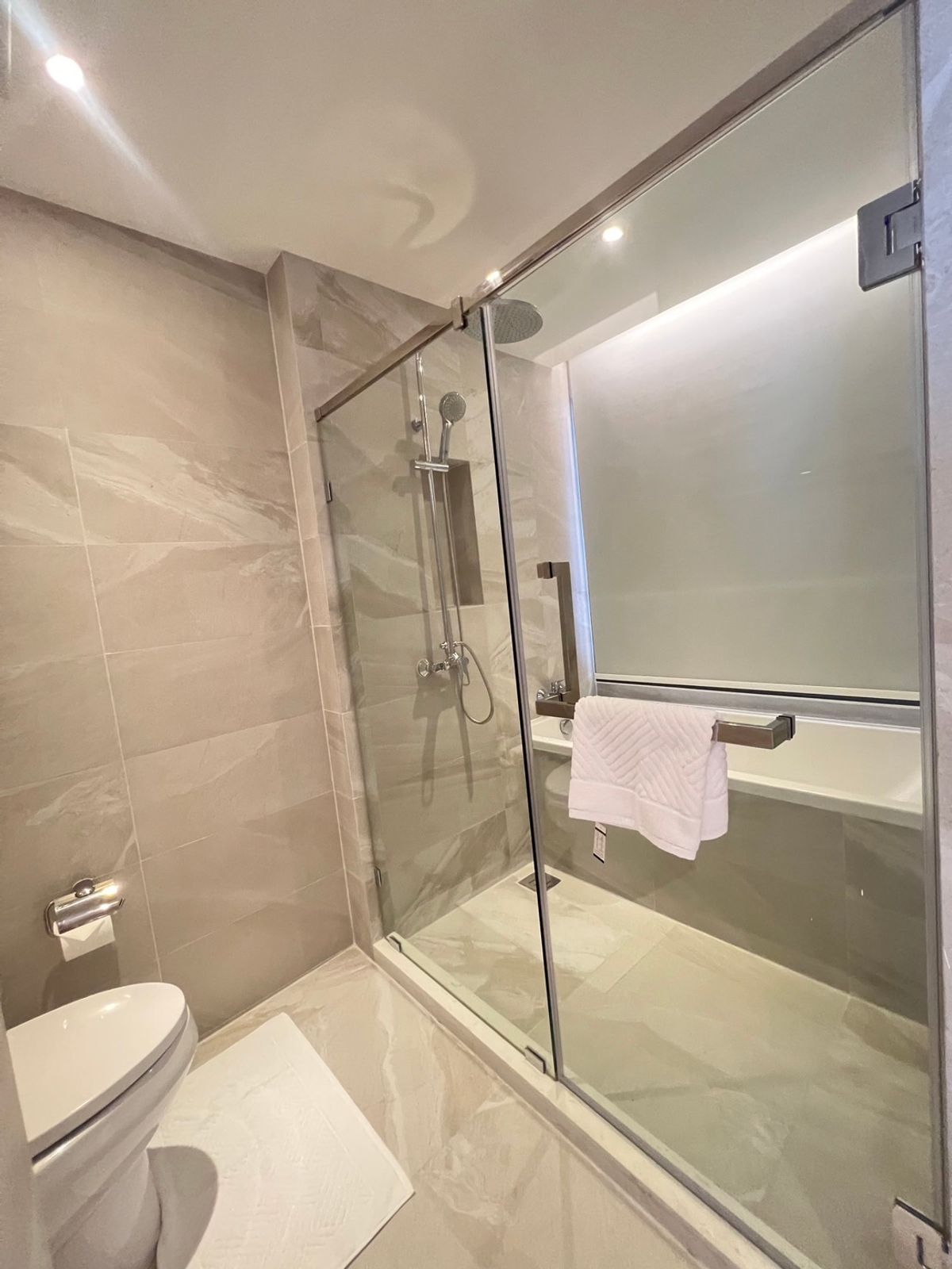 For RentCondoSriracha Laem Chabang Ban Bueng : RC021123 Condo for Rent Keen Center Sriracha, Only One Condo on the Best Location in Sriracha