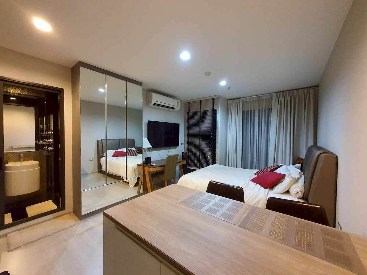 ให้เช่าคอนโดสุขุมวิท อโศก ทองหล่อ : ให้เช่าห้อง Studio 24 ตร.ม.ห้องสวย Built-in อย่างดี เฟอร์ครบ+เครื่องใช้ไฟฟ้าครบ 