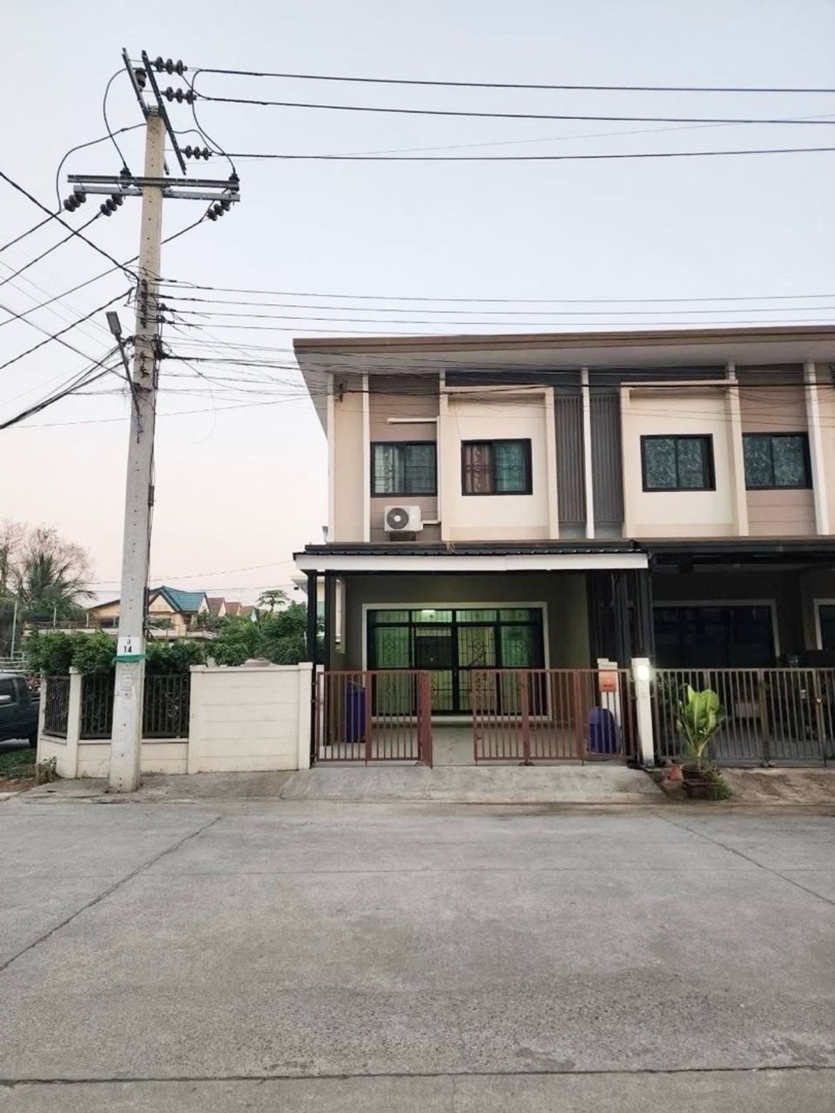 ให้เช่าทาวน์โฮมนนทบุรี บางใหญ่ บางบัวทอง : ให้เช่า ทาวน์โฮม 2 ชั้น ถนนเมน หมู่บ้านภัทราวรรณ บางบัวทอง ใกล้สำนักงานที่ดิน