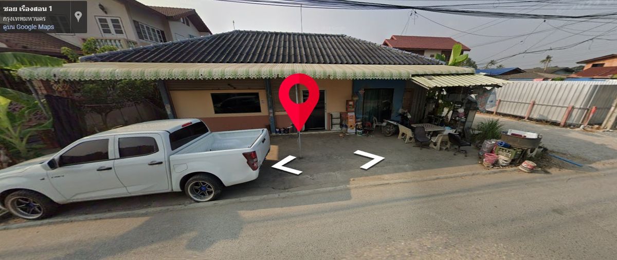 For SaleLandBang kae, Phetkasem : Land for sale, Phetkasem 63, beautiful corner plot, next to the road on 2 sides (front-side), convenient entry and exit, 131 sq m., with room for rent, generating immediate income. In Soi Phetkasem 63 (Wat Muang)