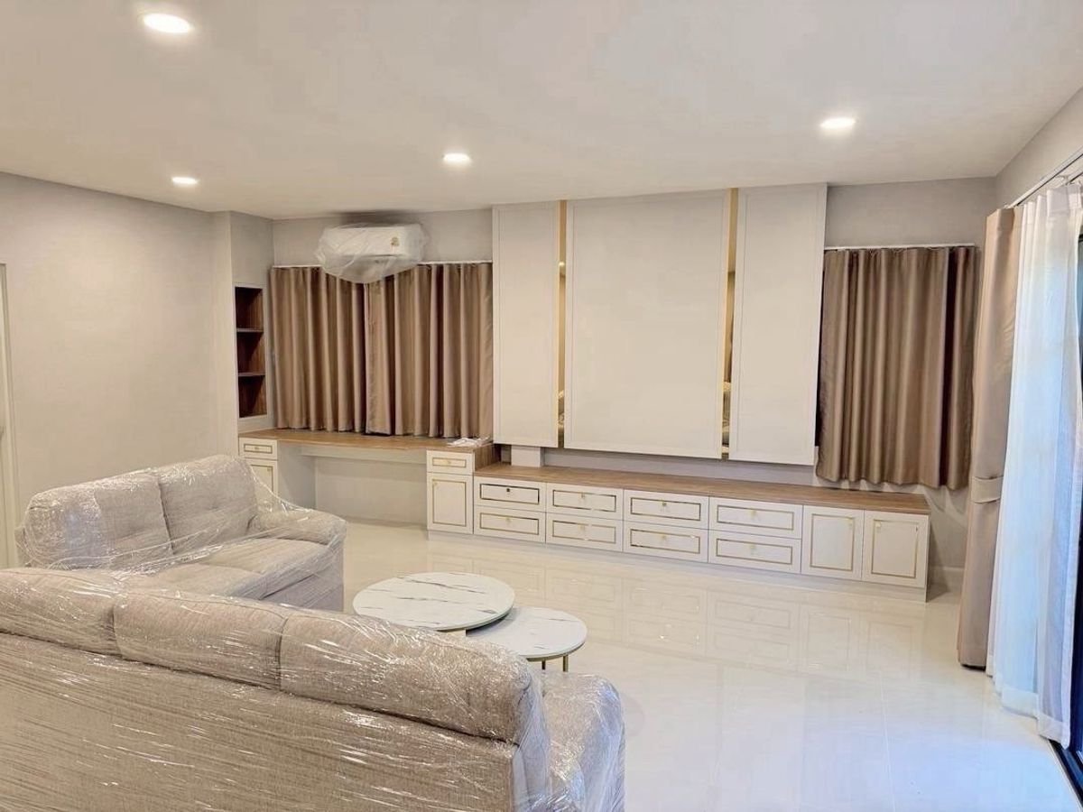 ให้เช่าบ้านบางนา แบริ่ง ลาซาล : 💥ForRent💥4Bed • Centro Bangna (Phase2) 🏡 Near Mega Bangna 🔥Hot Price 🔥 Ready to move in ‼️  Fully Furnished ✨