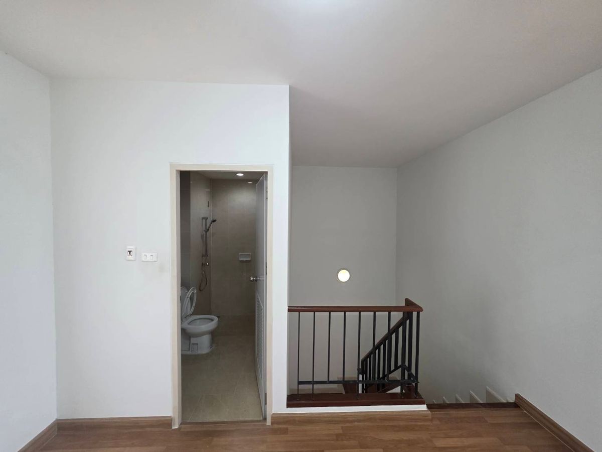 For RentTownhomeVipawadee, Don Mueang, Lak Si : Rent a townhome Chuan Chuen Modus Vibhavadi, near Laksi BTS just 3 minutes