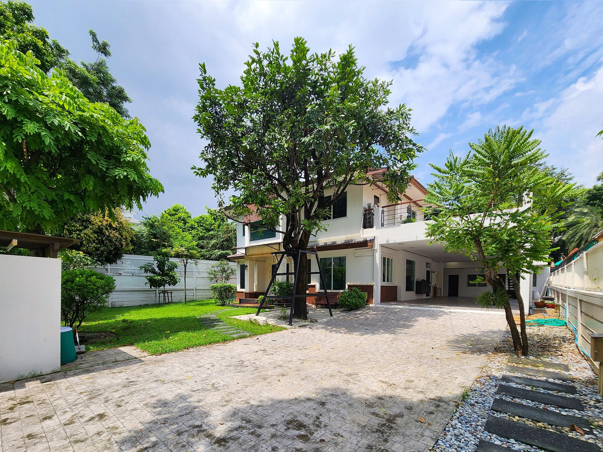 For RentHouseLadprao, Central Ladprao : SK05031 Baan Lat Phrao 2  Large single house, many areas along the Ekkamai - Ram Inthra Expressway