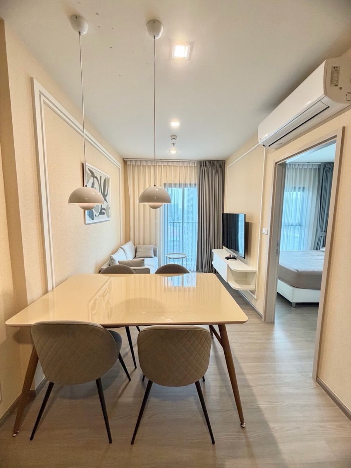 ให้เช่าคอนโดพระราม 9 เพชรบุรีตัดใหม่ RCA : 🔥 ให้เช่า : 𝐓𝐡𝐞 𝐁𝐚𝐬𝐞 𝐏𝐡𝐞𝐭𝐜𝐡𝐚𝐛𝐮𝐫𝐢 – 𝐓𝐡𝐨𝐧𝐠𝐥𝐨𝐫 🔥ห้องเเต่งสวย เฟอร์ครบ✨