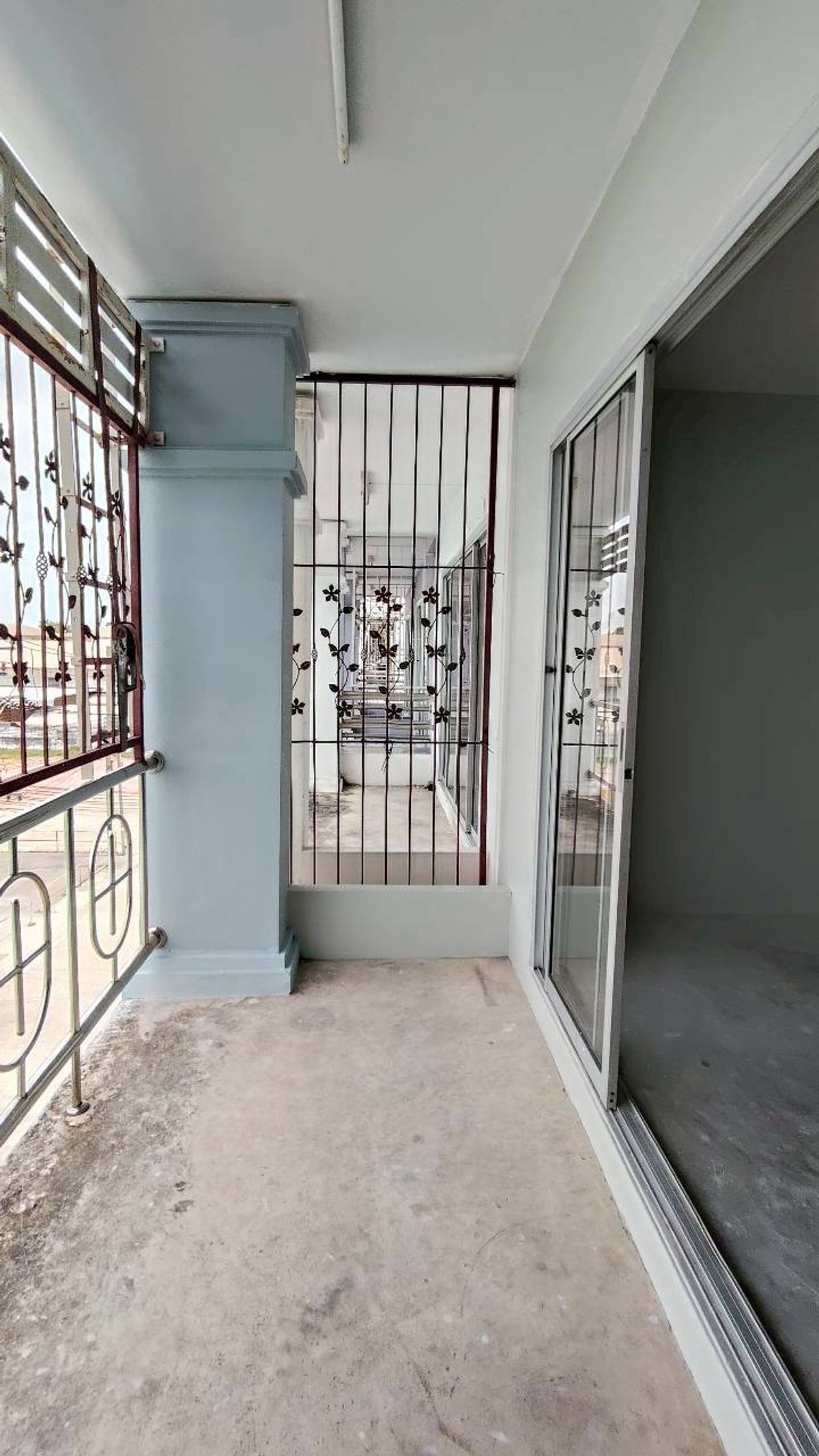 For SaleShop HouseMahachai Samut Sakhon : For Sale: 3.5-Storey Commercial Building – Baan Fahsai