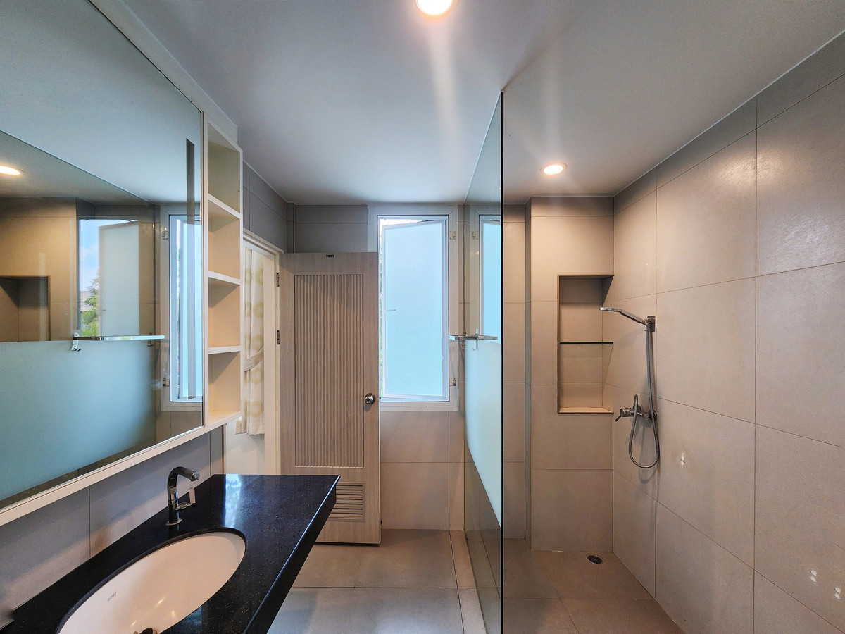 ให้เช่าบ้านลาดพร้าว เซ็นทรัลลาดพร้าว : SK05031 ให้เช่าบ้านลาดพร้าว2  บ้านเดี่ยวหลังใหญ่ พื้นที่เยอะ เลียบทางด่วน เอกมัย - รามอินทรา