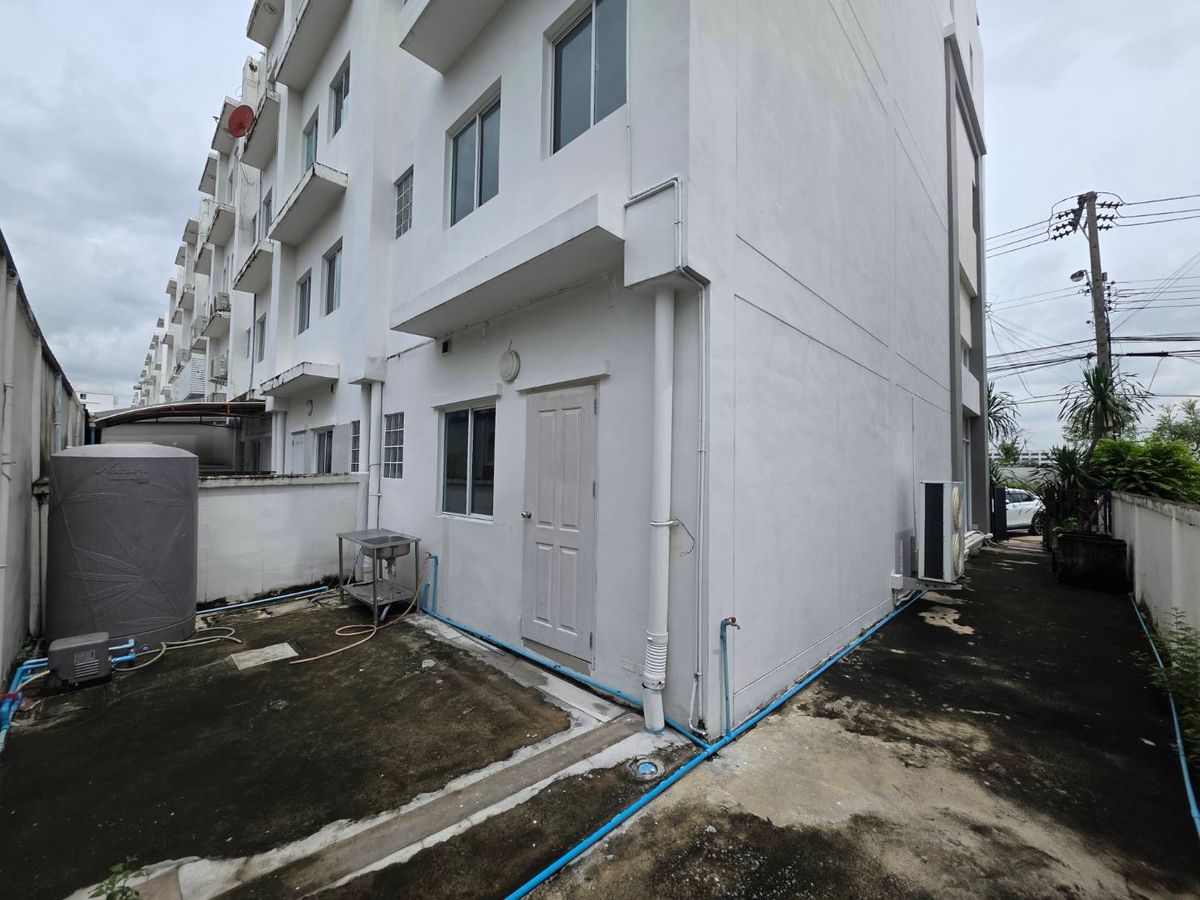 For RentTownhomeVipawadee, Don Mueang, Lak Si : Rent a townhome Chuan Chuen Modus Vibhavadi, near Laksi BTS just 3 minutes