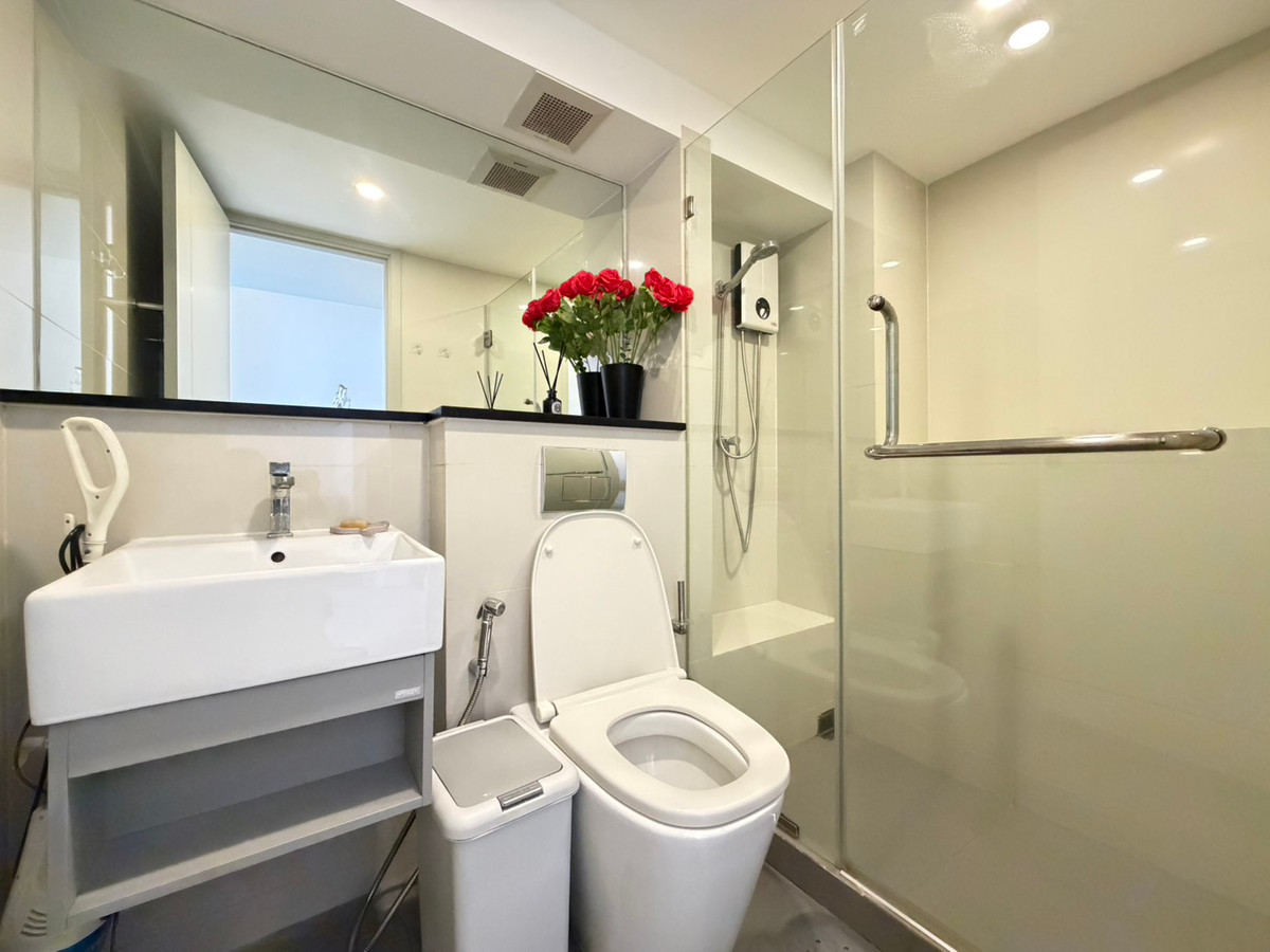 For RentCondoSathorn, Narathiwat : 🏢 For Rent: Night Bridge Prime Sathorn 🛏 Type: 1 bedroom 1 bathroom 📏 Size: 37 sq.m. 💰 Price: 29,000 baht/month 📍 Location: City center, convenient to travel