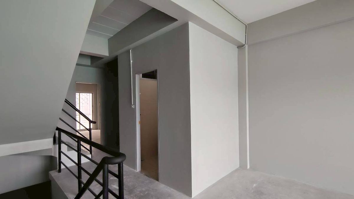 For SaleShop HouseMahachai Samut Sakhon : For Sale: 3.5-Storey Commercial Building – Baan Fahsai