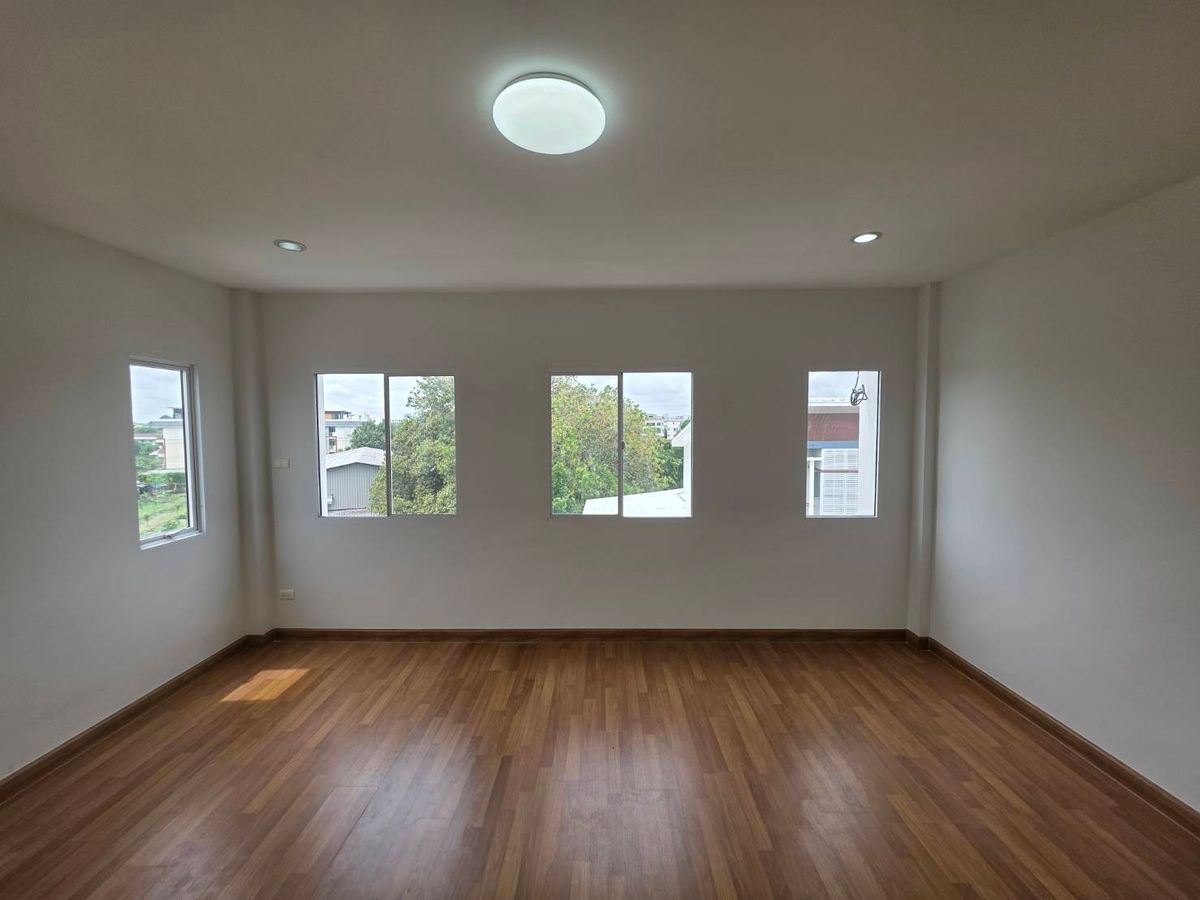 For RentTownhomeVipawadee, Don Mueang, Lak Si : Rent a townhome Chuan Chuen Modus Vibhavadi, near Laksi BTS just 3 minutes